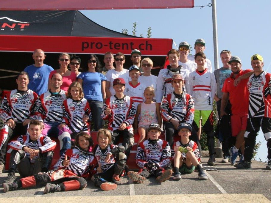 Das BMX-Sparkassenteam in Volketswil Das BMX-Sparkassenteam in Volketswil