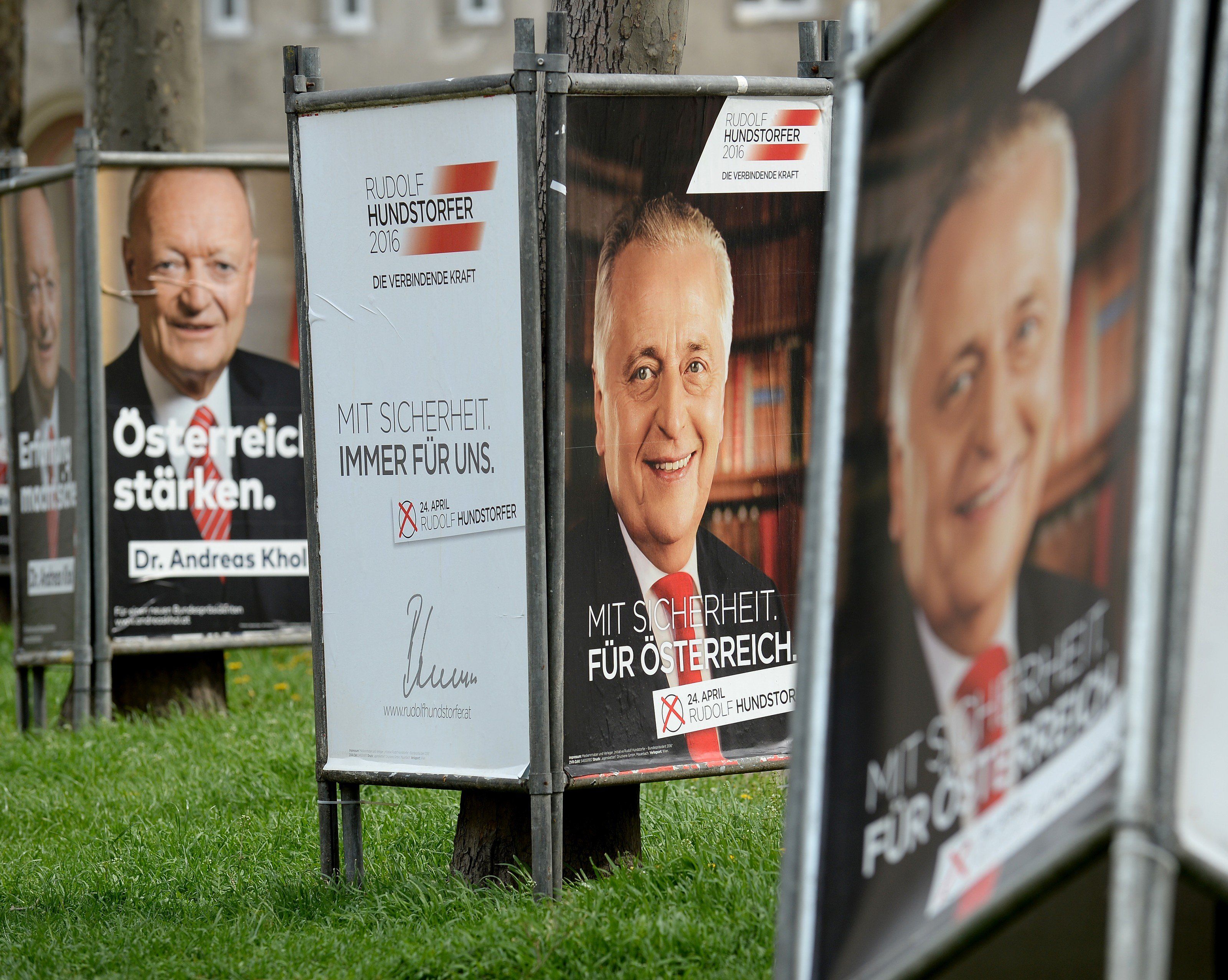 Derzeit vier Fraktionen für Gesetzesänderung - FPÖ fordert für Zustimmung Briefwahl-Aus. Derzeit vier Fraktionen für Gesetzesänderung - FPÖ fordert für Zustimmung Briefwahl-Aus.