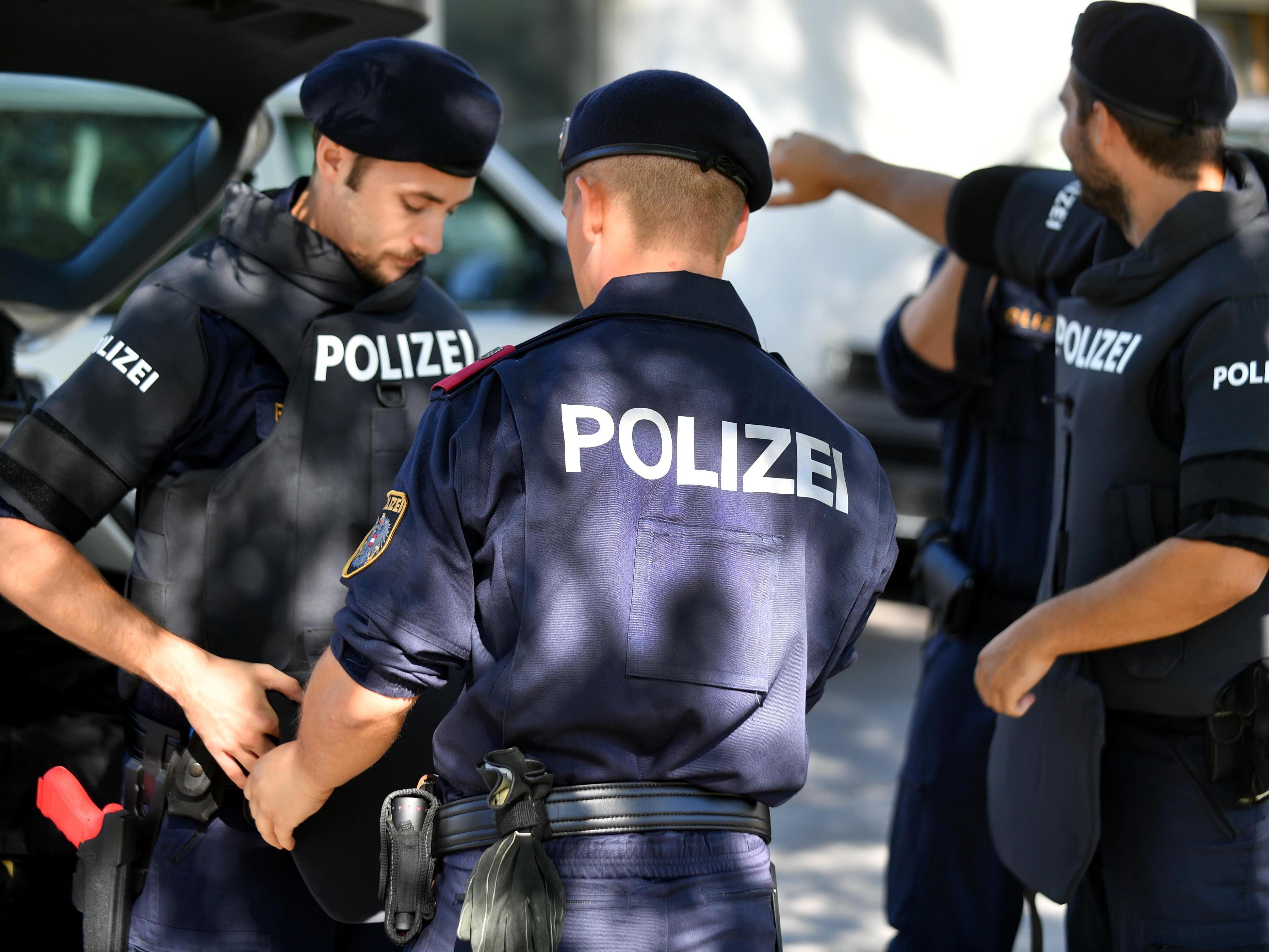 Bis zu 450 Polizeibeamte könnten laut dem stellvertretenden Direktor der Landespolizeidirektion Vorarlberg bis 2020 ausgebildet werden.