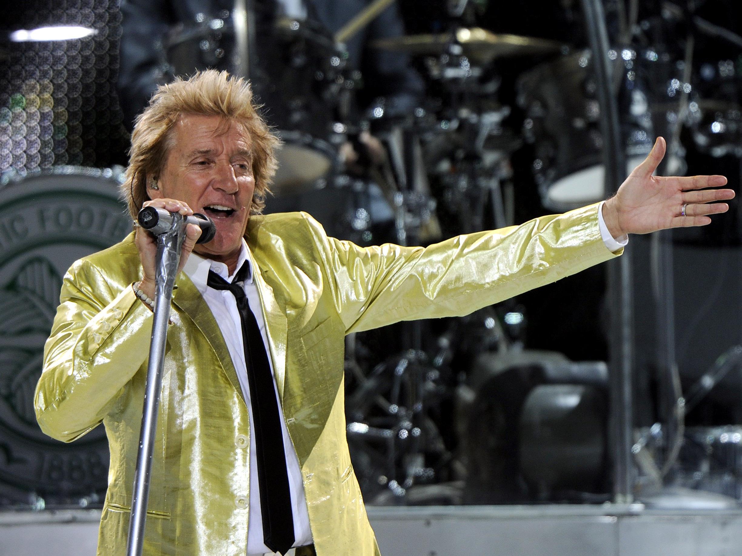 Rod Stewart während eines Konzerts in der Wiener Stadthalle. Rod Stewart während eines Konzerts in der Wiener Stadthalle.