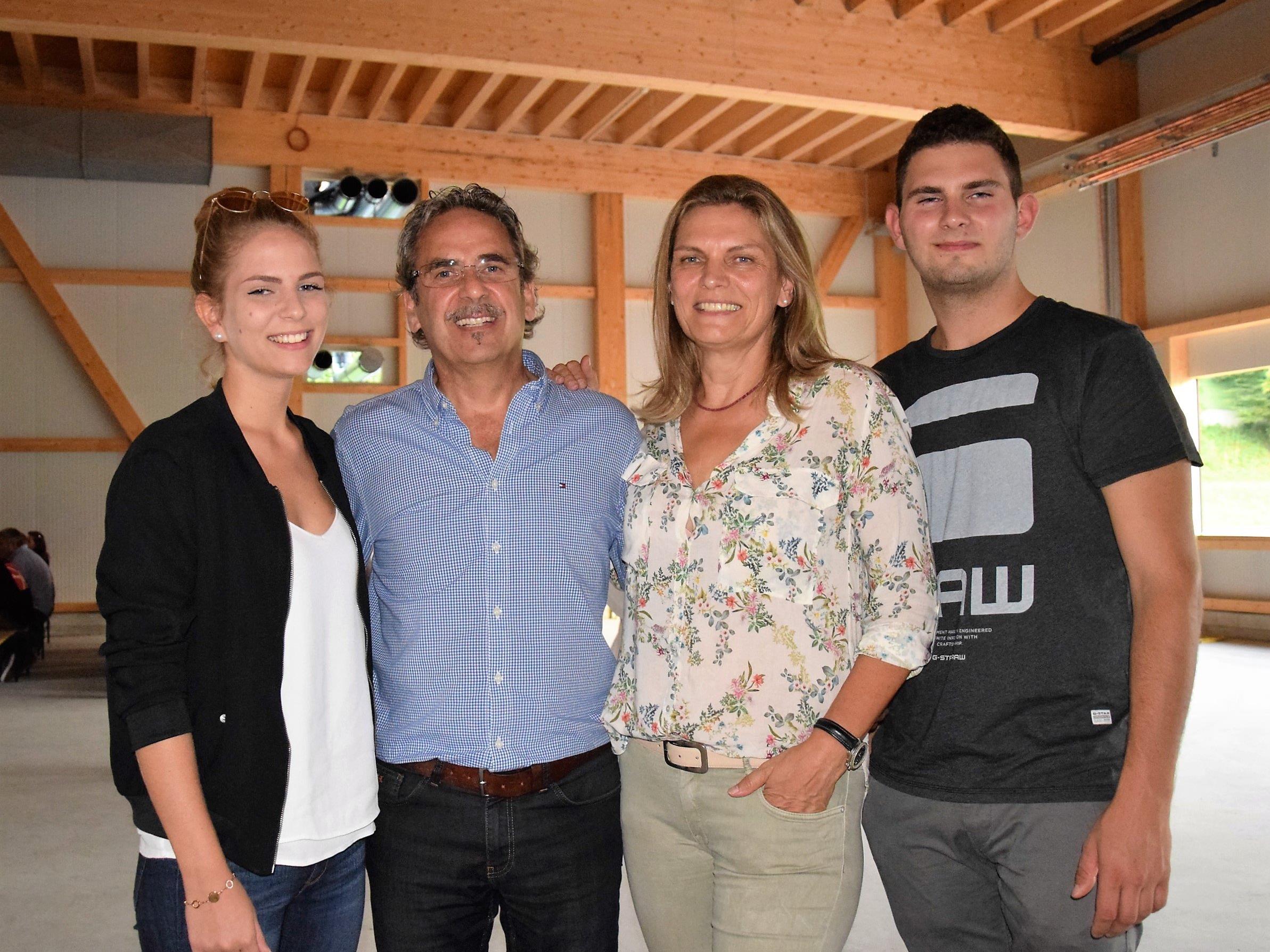 Familie Längle freut sich auf die neue Werkstatt am Hopbach: v.l.n.r. Katharina, Armin, Gabi & Michael Längle