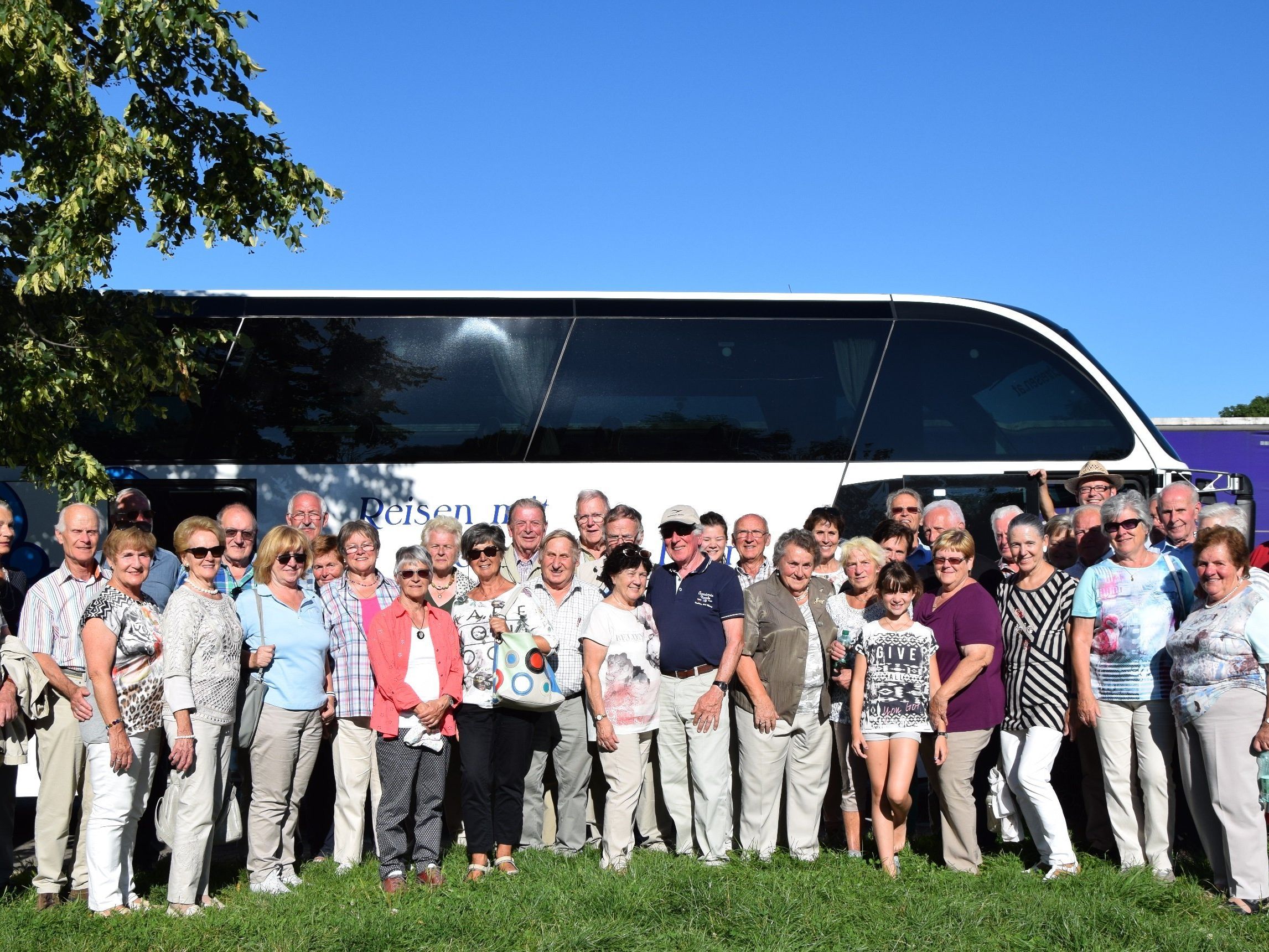 Sichtlich wohl fühlten sich die Mitglieder des Verschönerungsvereins beim Ausflug nach Baden-Württemberg. Sichtlich wohl fühlten sich die Mitglieder des Verschönerungsvereins beim Ausflug nach Baden-Württemberg.