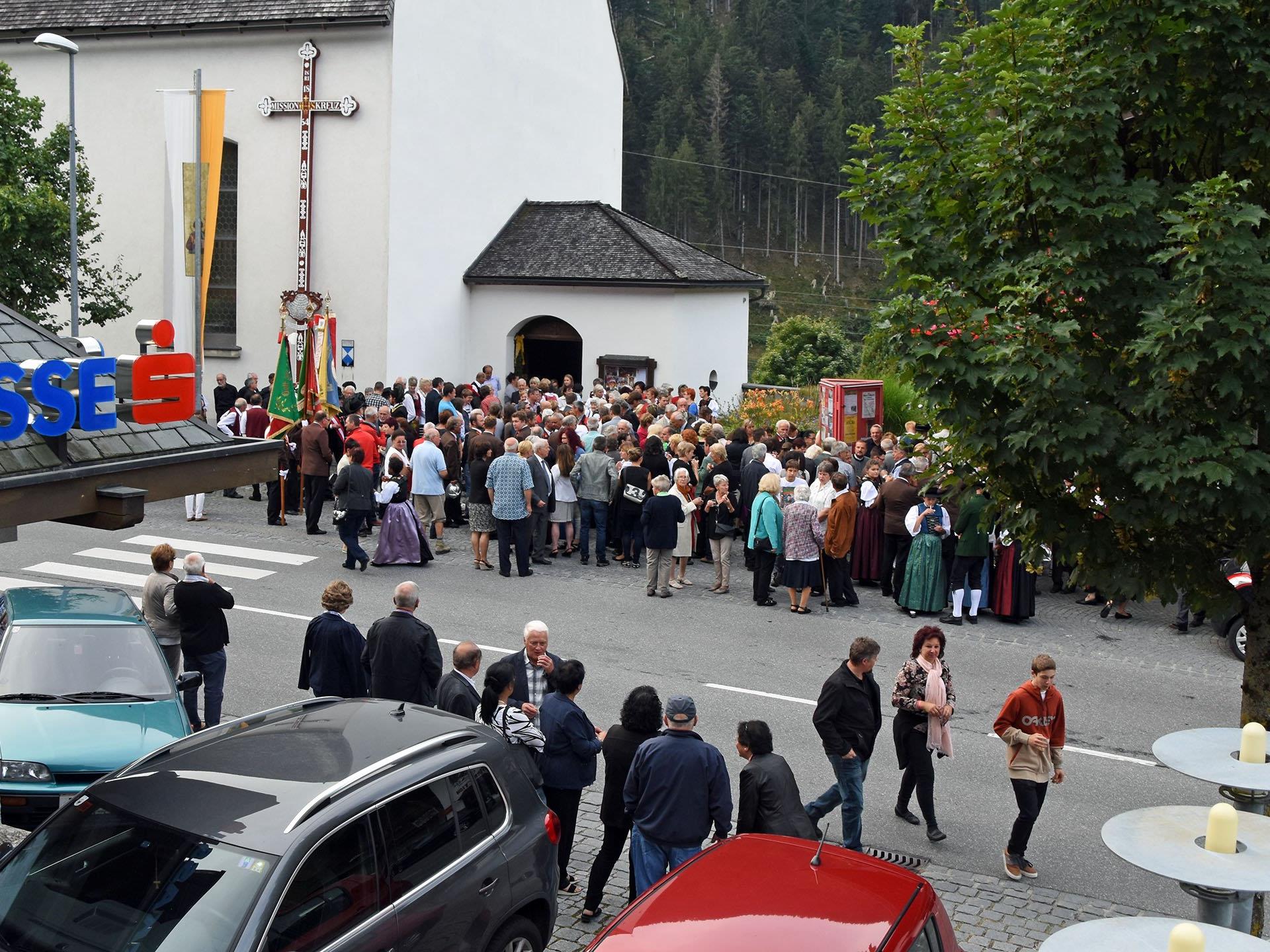 Großen Andrang bei der Pfarrkirche St. Gallenkirch gab es vor Kurzem beim Priesterwechsel.
