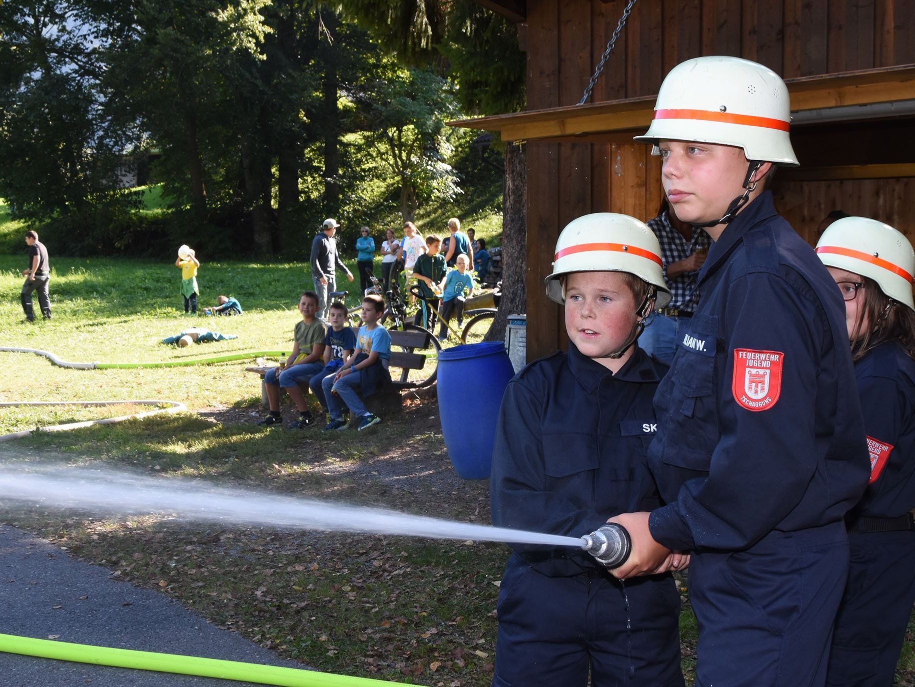 Gemeinschaftsübung der Jugendfeuerwehr aus Tschagguns, Gantschier und Partenen am Festplatz in der Au in Tschagguns. Gemeinschaftsübung der Jugendfeuerwehr aus Tschagguns, Gantschier und Partenen am Festplatz in der Au in Tschagguns.