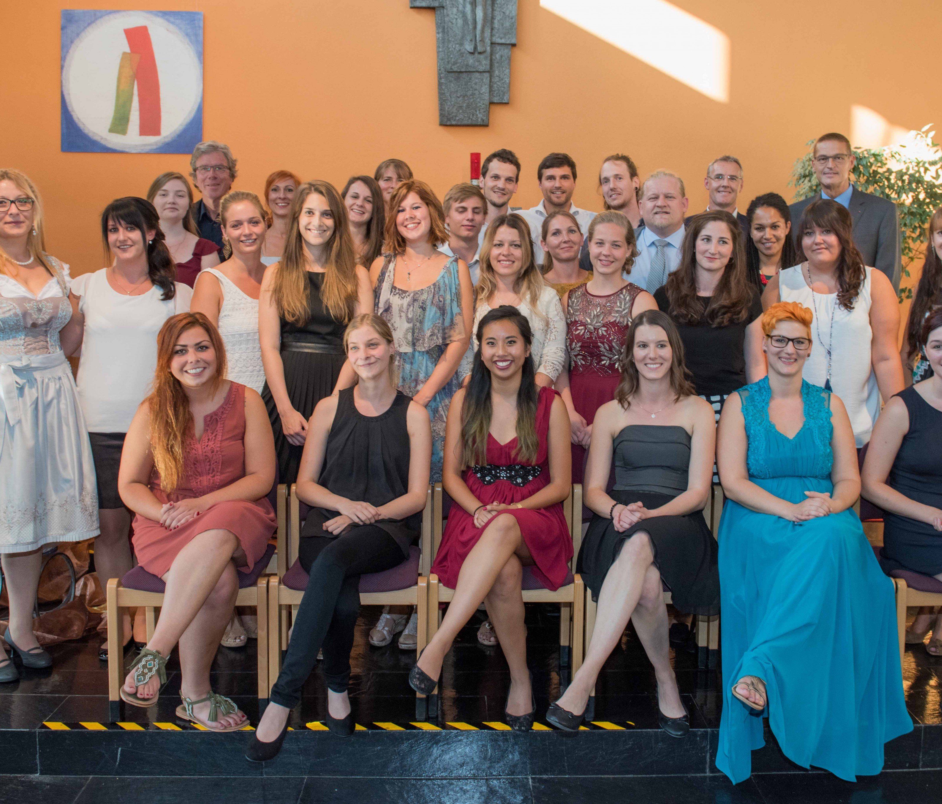 Diplomfeier der Psychiatrischen Gesundheits- und Krankenpflegeschule Rankweil für den Lehrgang 2013 mit 27 neuen Pflegefachkräften. Diplomfeier der Psychiatrischen Gesundheits- und Krankenpflegeschule Rankweil für den Lehrgang 2013 mit 27 neuen Pflegefachkräften.