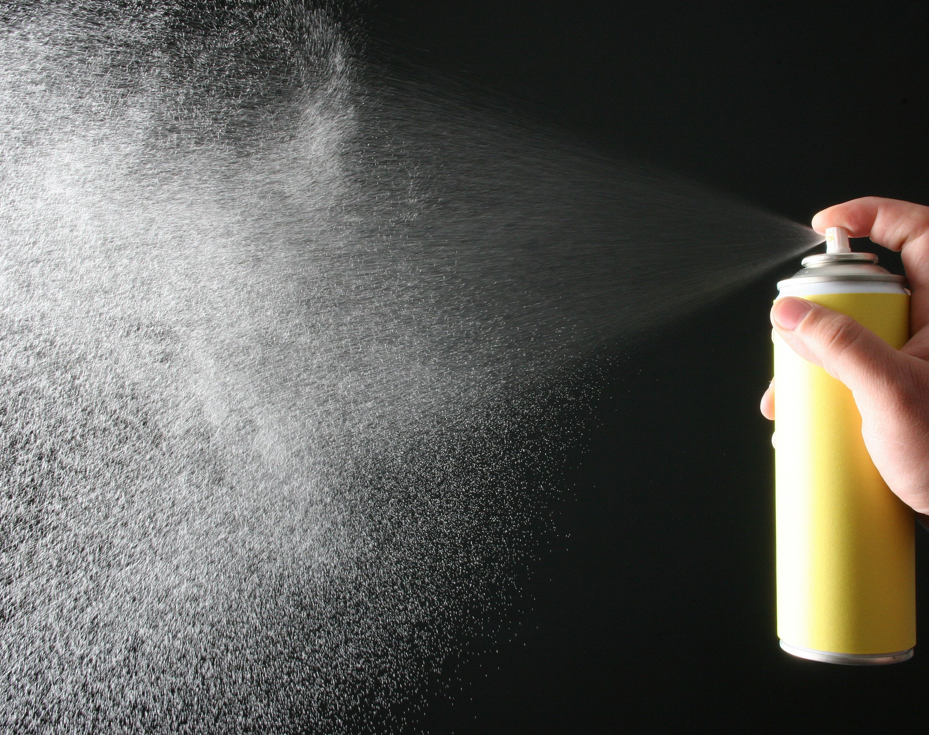 Haarspray ist ein Allrounder und nicht nur ein Kosmetikprodukt. Haarspray ist ein Allrounder und nicht nur ein Kosmetikprodukt.