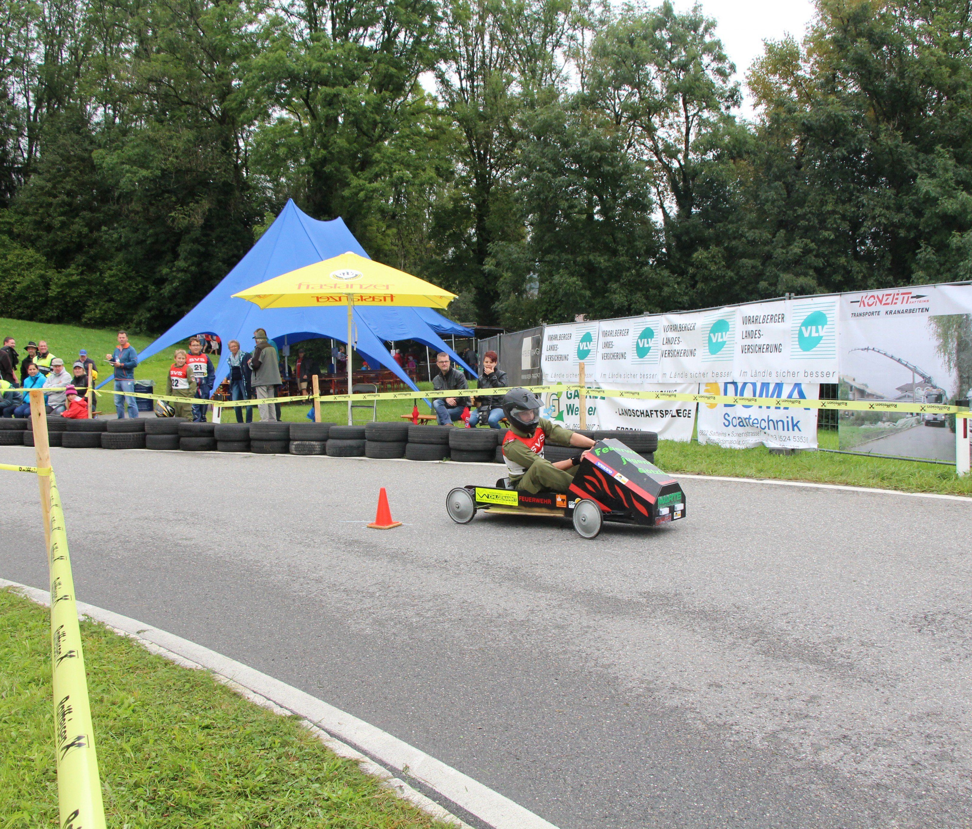 Jugendfeuerwehr Düns feierte 20jähriges Jubiläum mit neuem Seifenkistenrennen. Jugendfeuerwehr Düns feierte 20jähriges Jubiläum mit neuem Seifenkistenrennen.