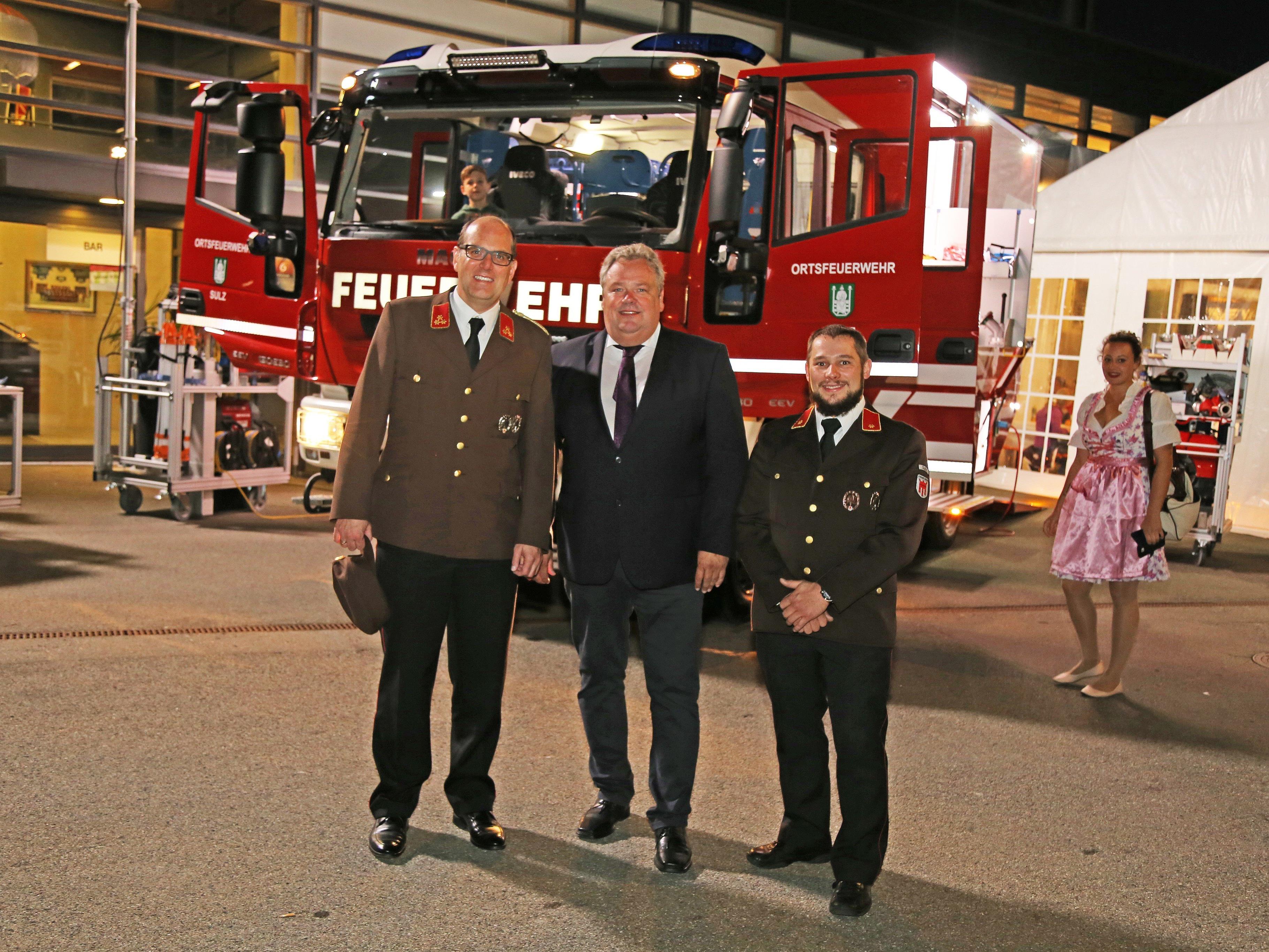 Kommandant David Reichart, Bürgermeister Karl Wutschitz und Fahrzeugwart Elias Schnetzer.