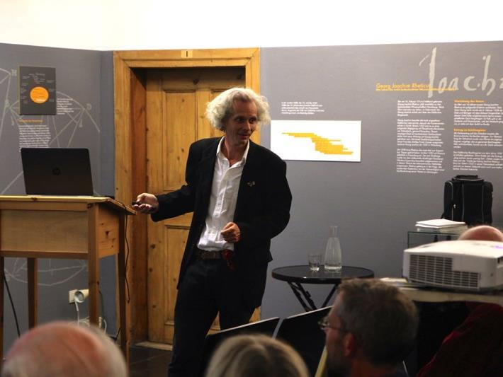 Der Wiener Zoologe Michael Stocker hielt einen interessanten Vortrag über Wildtiere im Palais Liechtenstein.