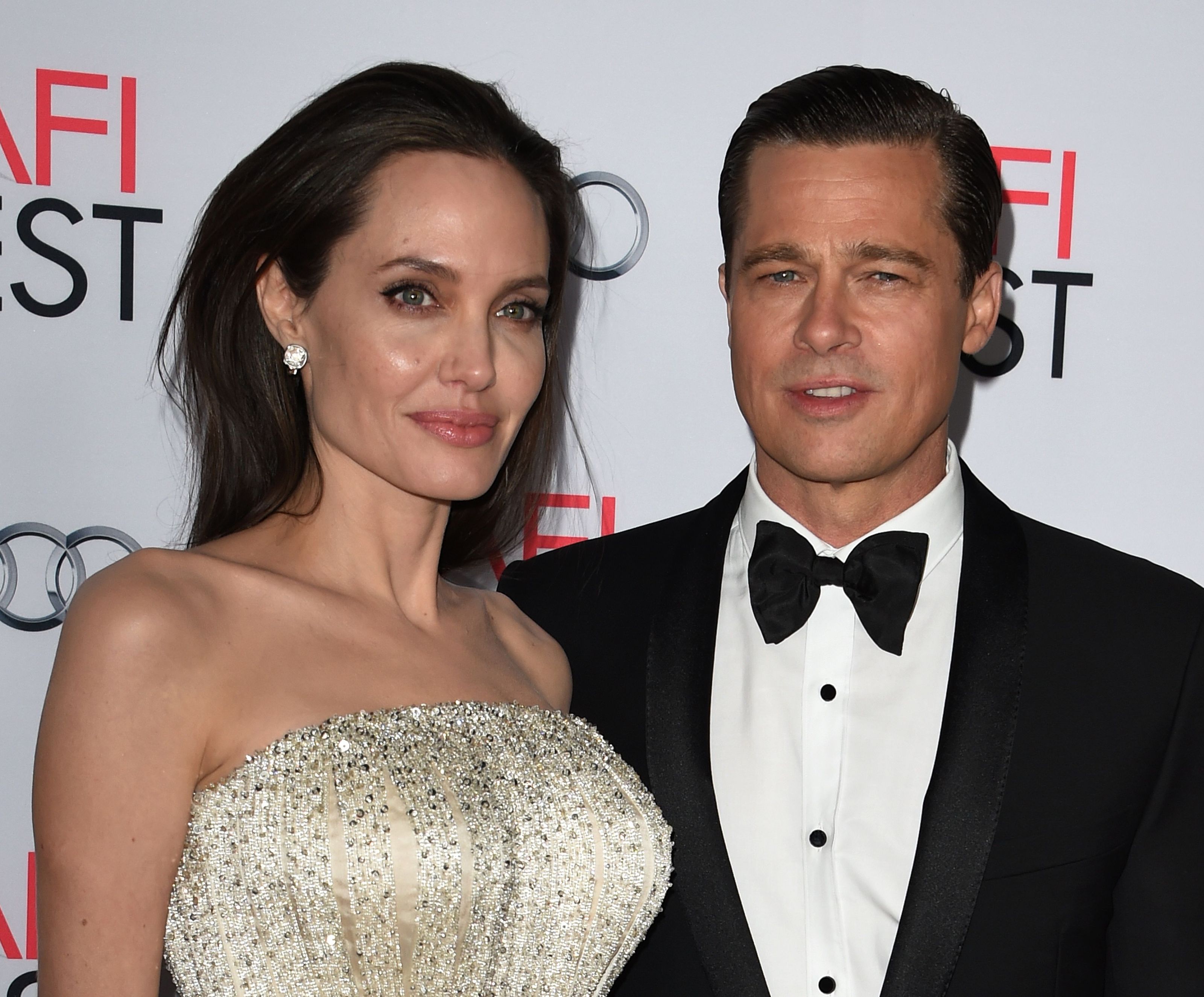 Aus für Brangelina: Hollywoods Traumpaar läßt sich scheiden. Aus für Brangelina: Hollywoods Traumpaar läßt sich scheiden.