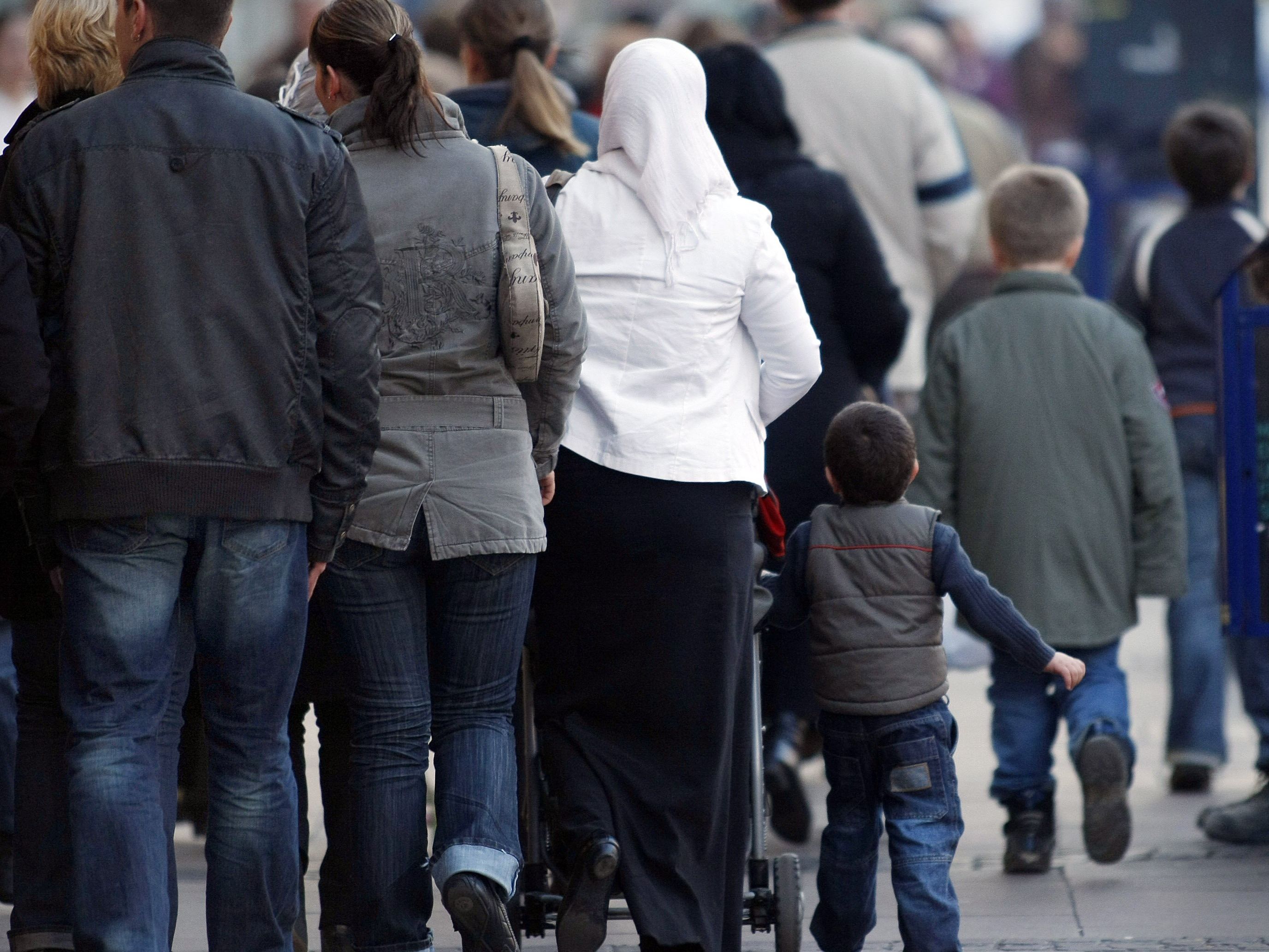 Frauen mit Kopftuch haben es bei Bewerbungen schwerer. Frauen mit Kopftuch haben es bei Bewerbungen schwerer.