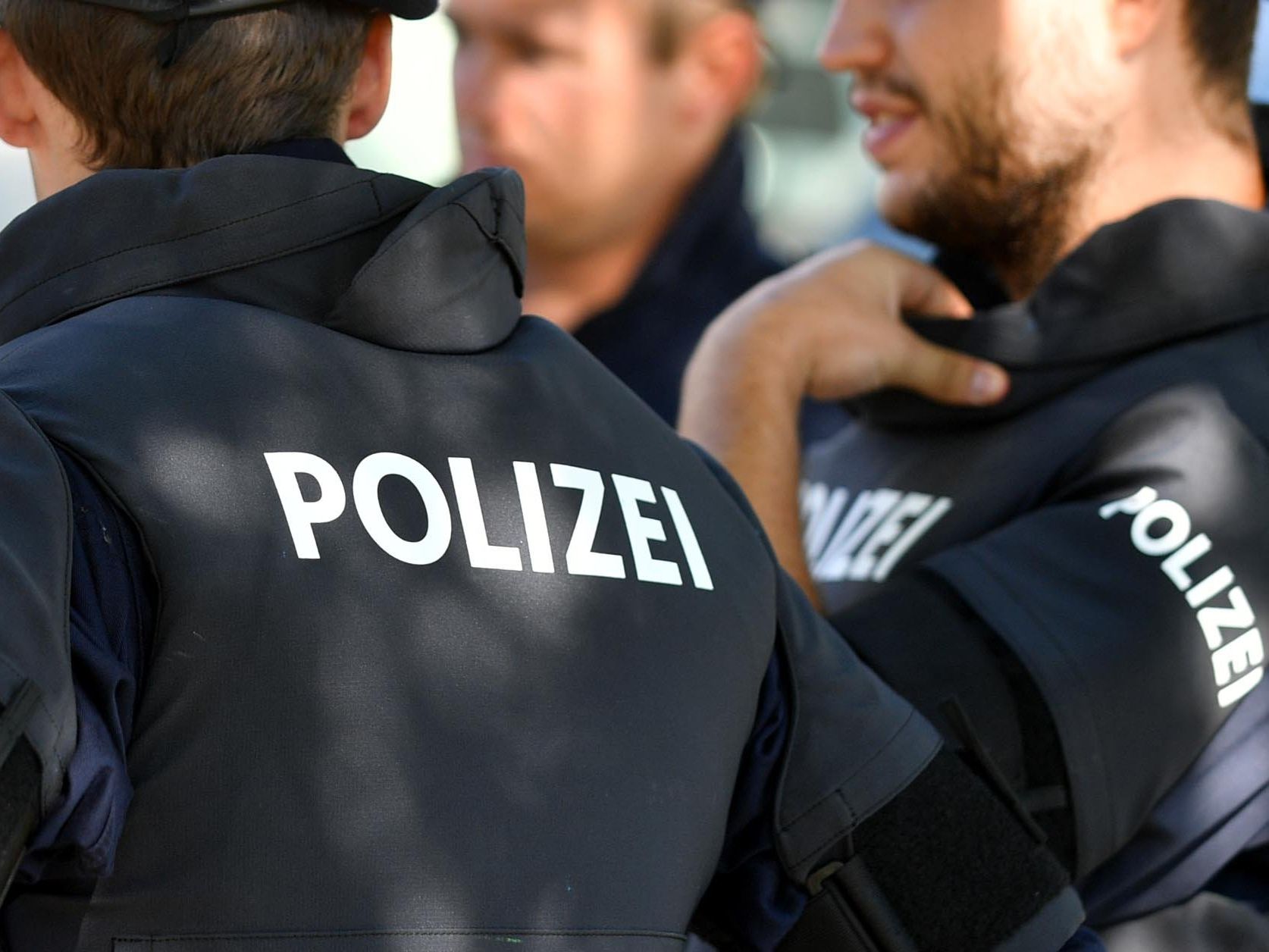 Nach einer Messerattacke in den Oberschenkel kämpfen Ärzte um das Bein eines 27-Jährigen Nach einer Messerattacke in den Oberschenkel kämpfen Ärzte um das Bein eines 27-Jährigen
