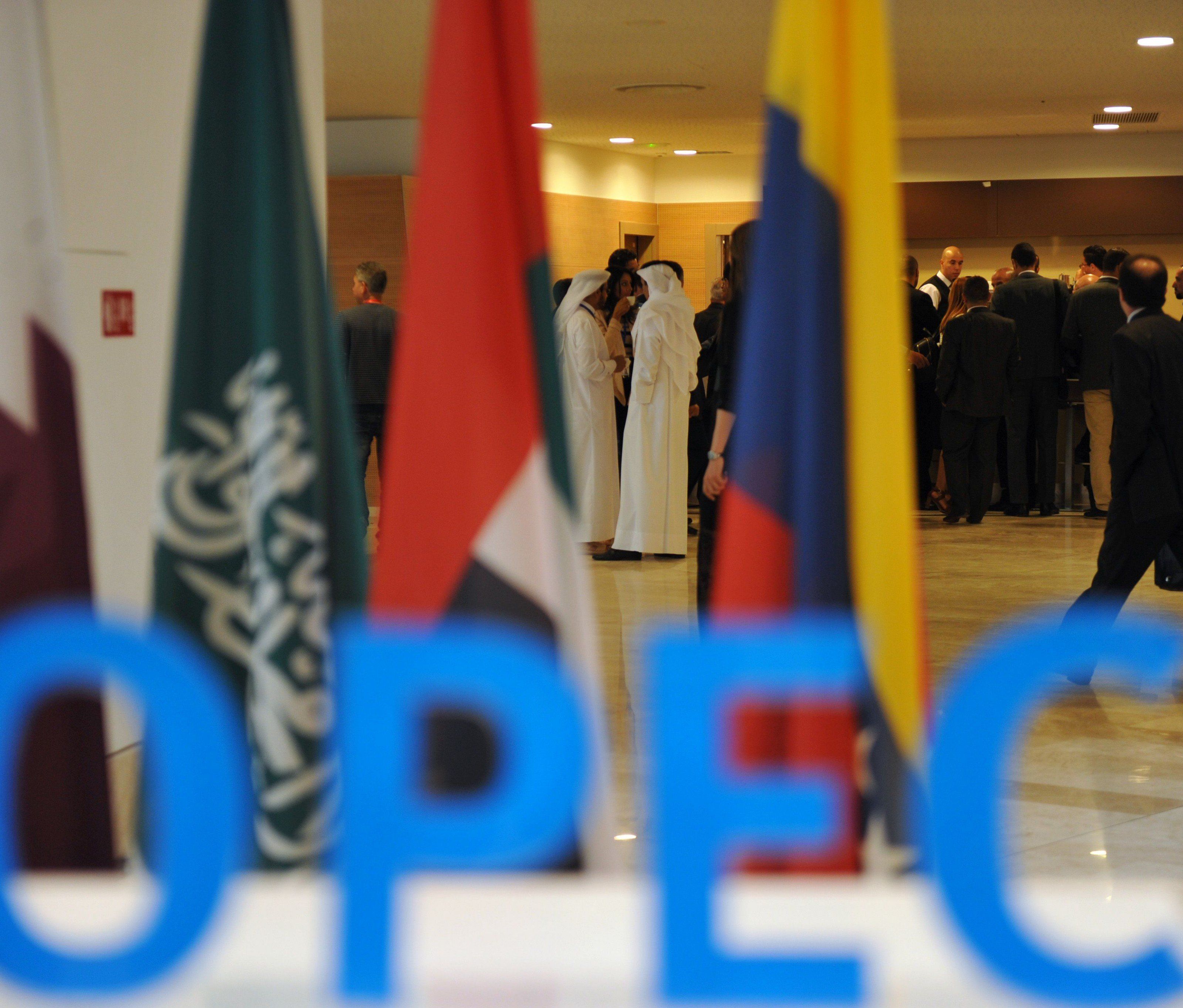 Die OPEC-Staaten wollen die Ölforderung drosseln. Die OPEC-Staaten wollen die Ölforderung drosseln.