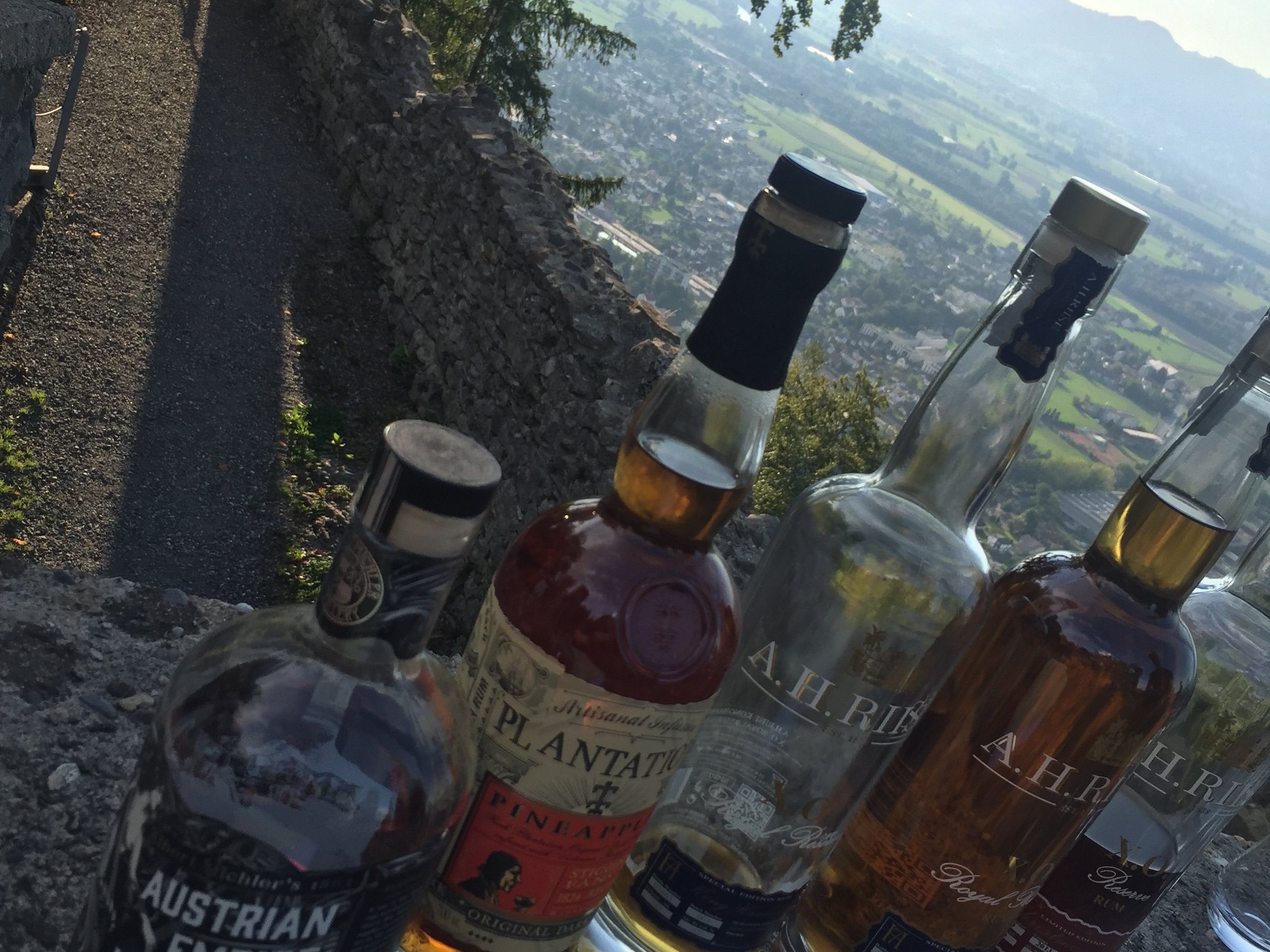 Rum vom Feinsten gab es auf der Burgruine Alt-Ems zu degustieren Rum vom Feinsten gab es auf der Burgruine Alt-Ems zu degustieren