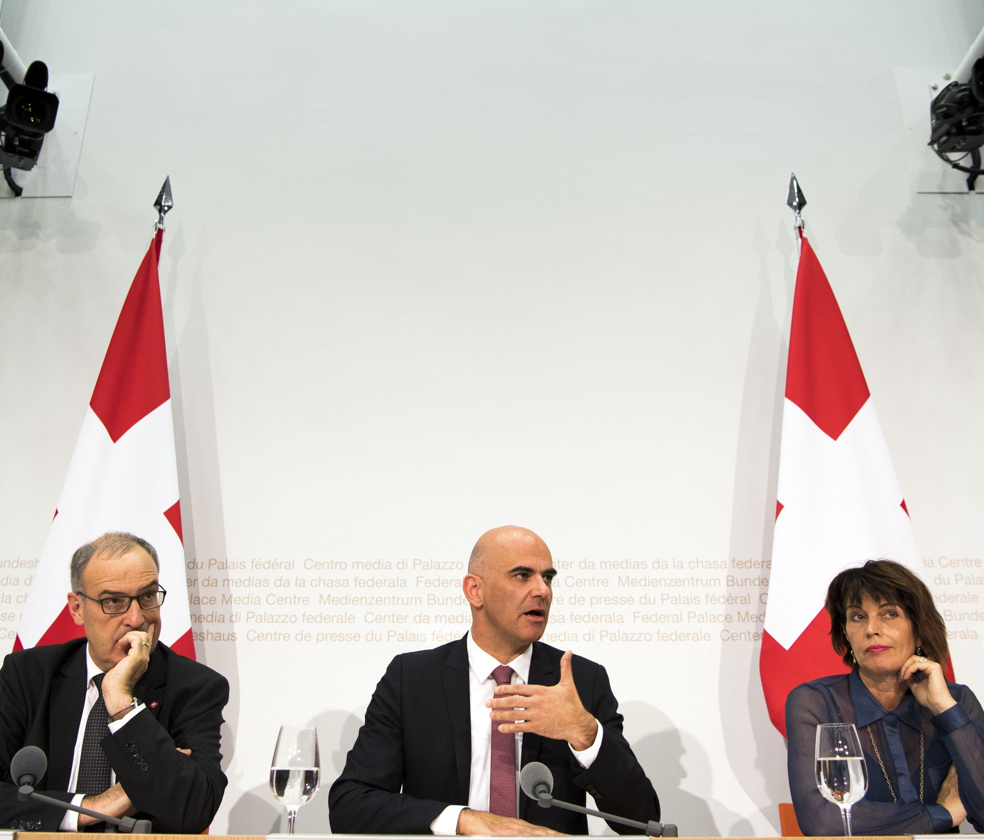 Das Schweizer Volk stimmte für mehr BEfügnisse für seinen Geheimdienst. Das Schweizer Volk stimmte für mehr BEfügnisse für seinen Geheimdienst.