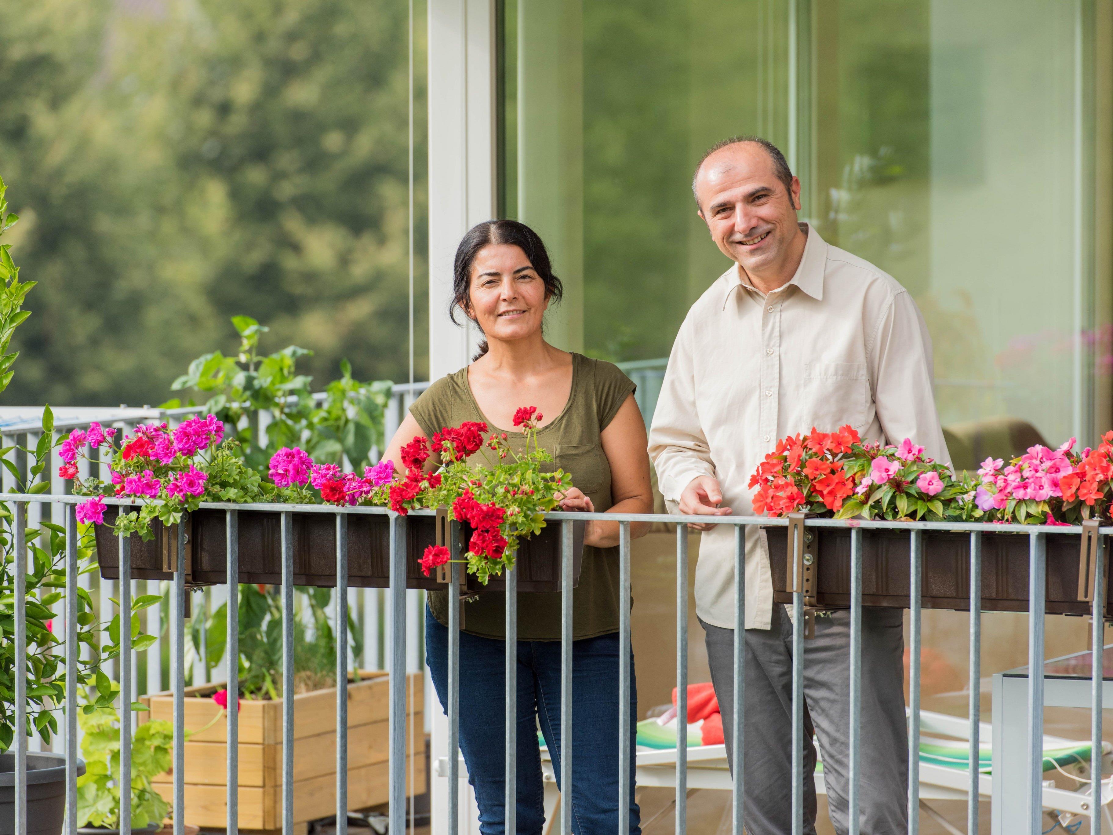 Gülbahar und Mustafa Yilmaz auf ihrer herrlichen Terrasse