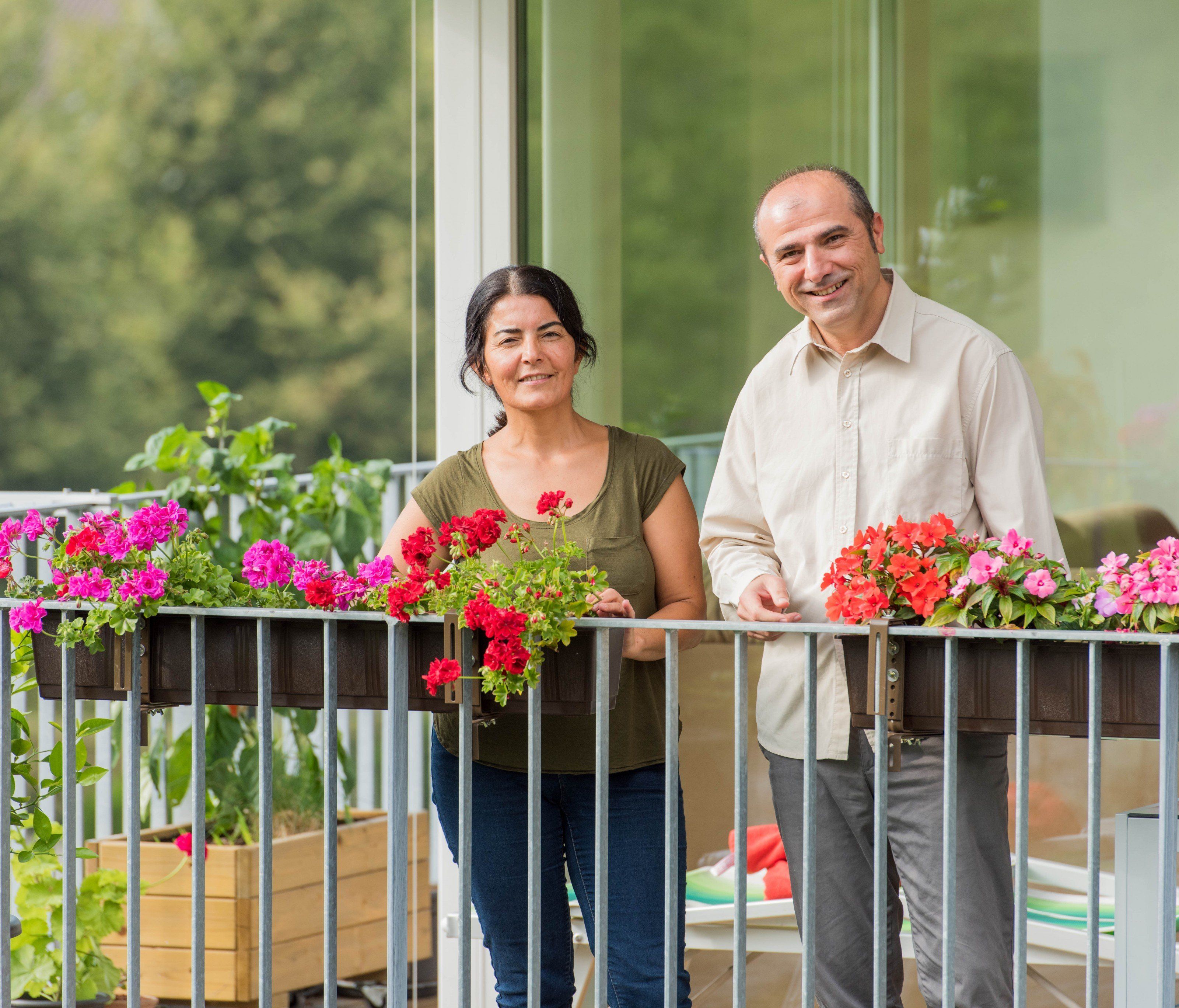 Gülbahar und Mustafa Yilmaz auf ihrer herrlichen Terrasse Gülbahar und Mustafa Yilmaz auf ihrer herrlichen Terrasse