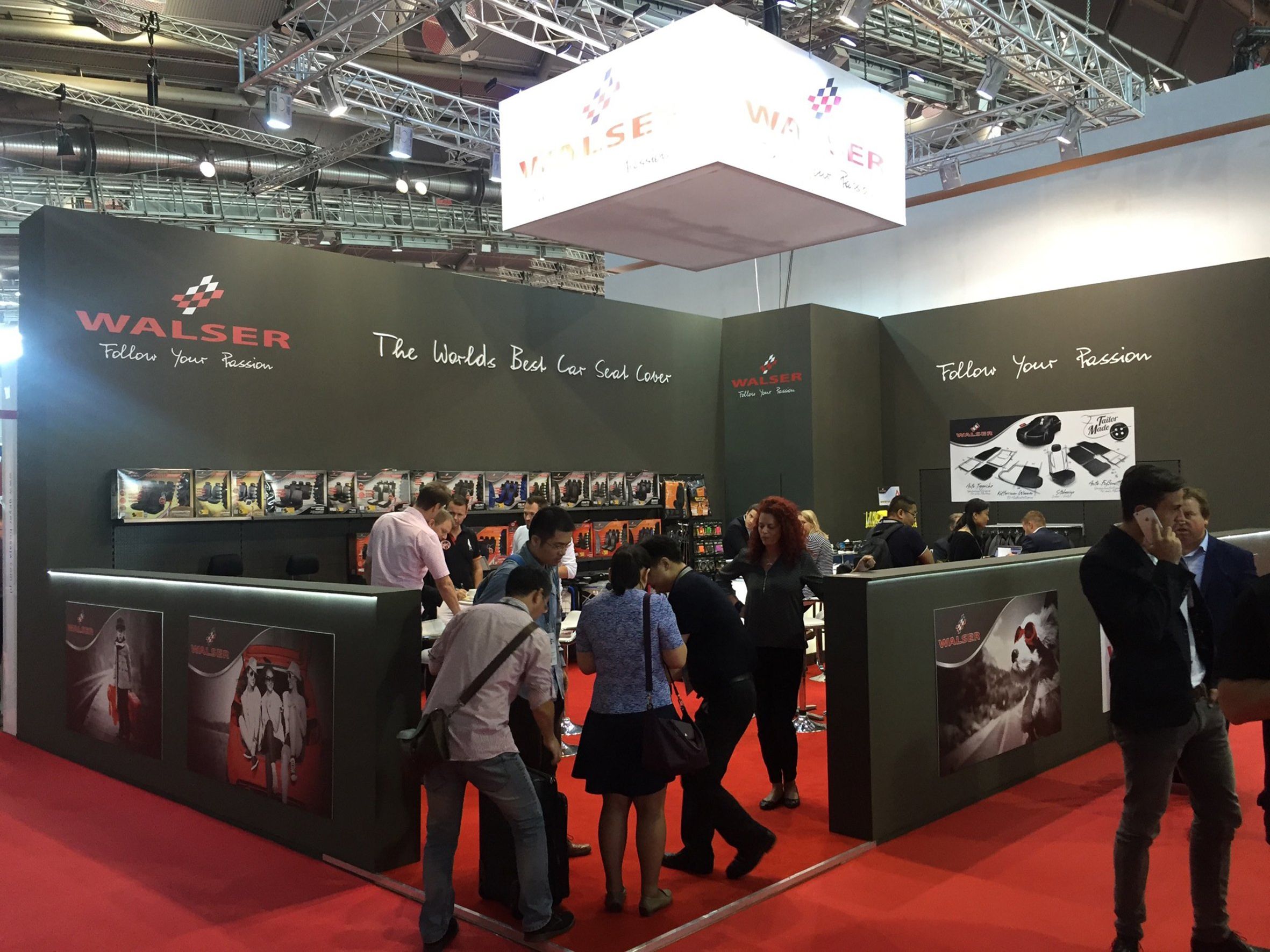 Bestandskund/innen sowie Neukund/innen aus 35 Ländern besuchten den Walser-Messestand auf der Automechanika 2016. Bestandskund/innen sowie Neukund/innen aus 35 Ländern besuchten den Walser-Messestand auf der Automechanika 2016.