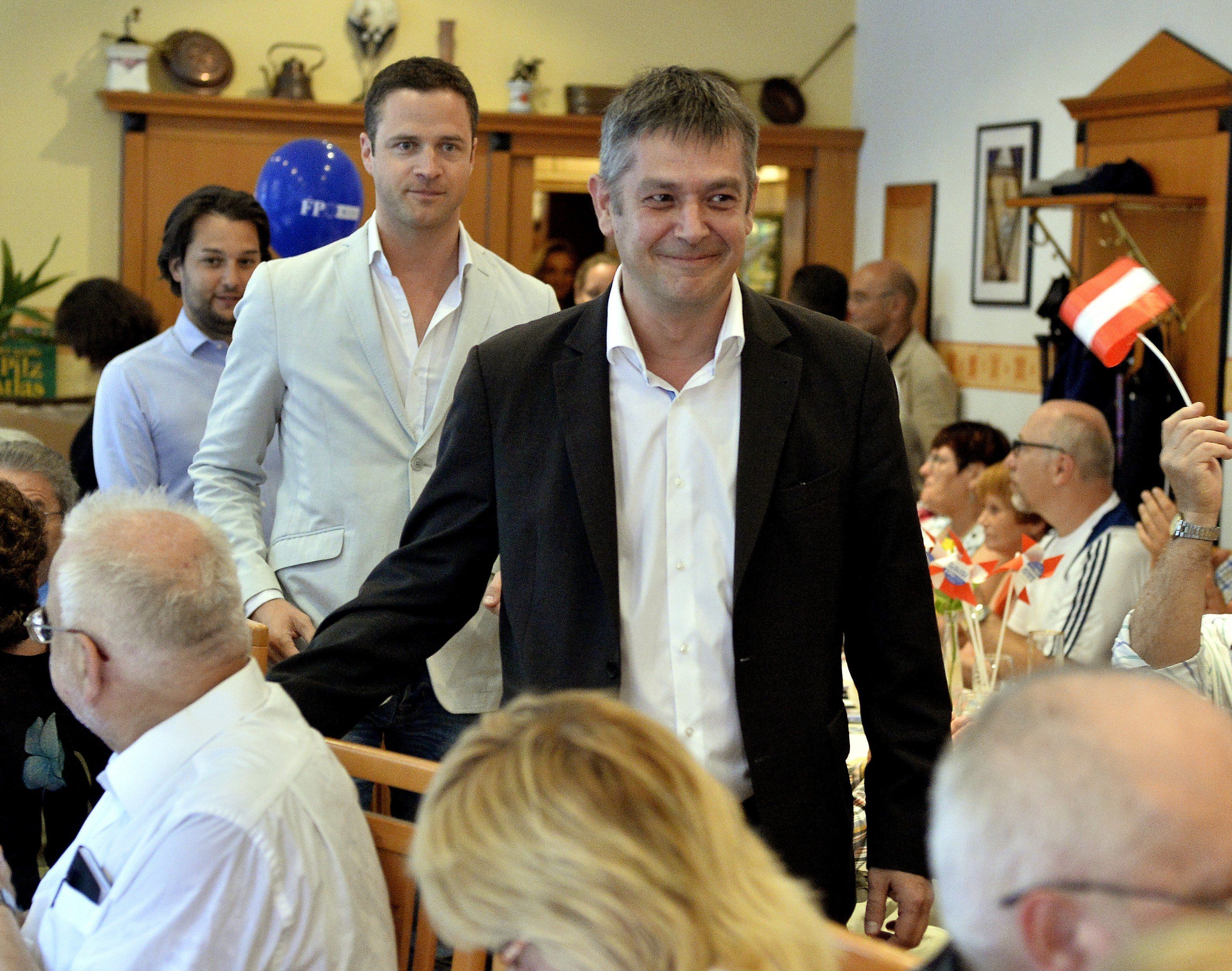 Der FPÖ-Spitzenkandidat in der Leopoldstadt zur Stimmabgabe am Sonntag Der FPÖ-Spitzenkandidat in der Leopoldstadt zur Stimmabgabe am Sonntag