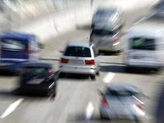Vier Personen wurden bei dem Unfall verletzt. Vier Personen wurden bei dem Unfall verletzt.