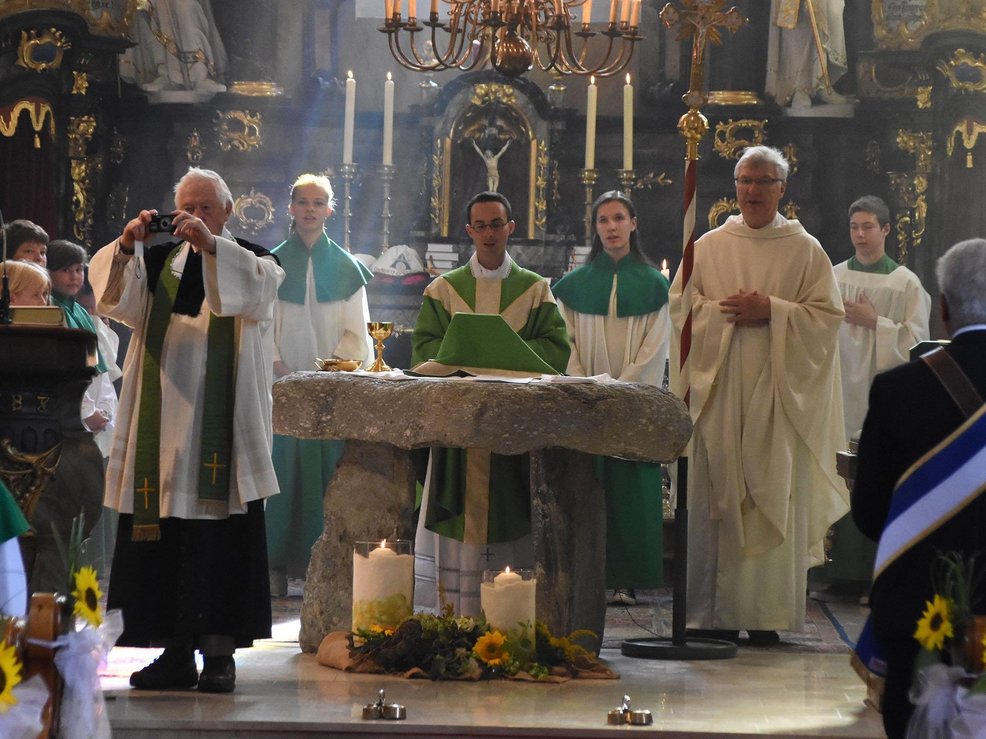 Der Sonntagsgottesdienst in der Pfarre St. Gallus in St. Gallenkirch stand ganz im Zeichen des Priesterwechsels.
