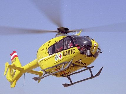 Die Schwerverletzte wurde per Notarzthubschrauber nach Wiener Neustadt transportiert. Die Schwerverletzte wurde per Notarzthubschrauber nach Wiener Neustadt transportiert.