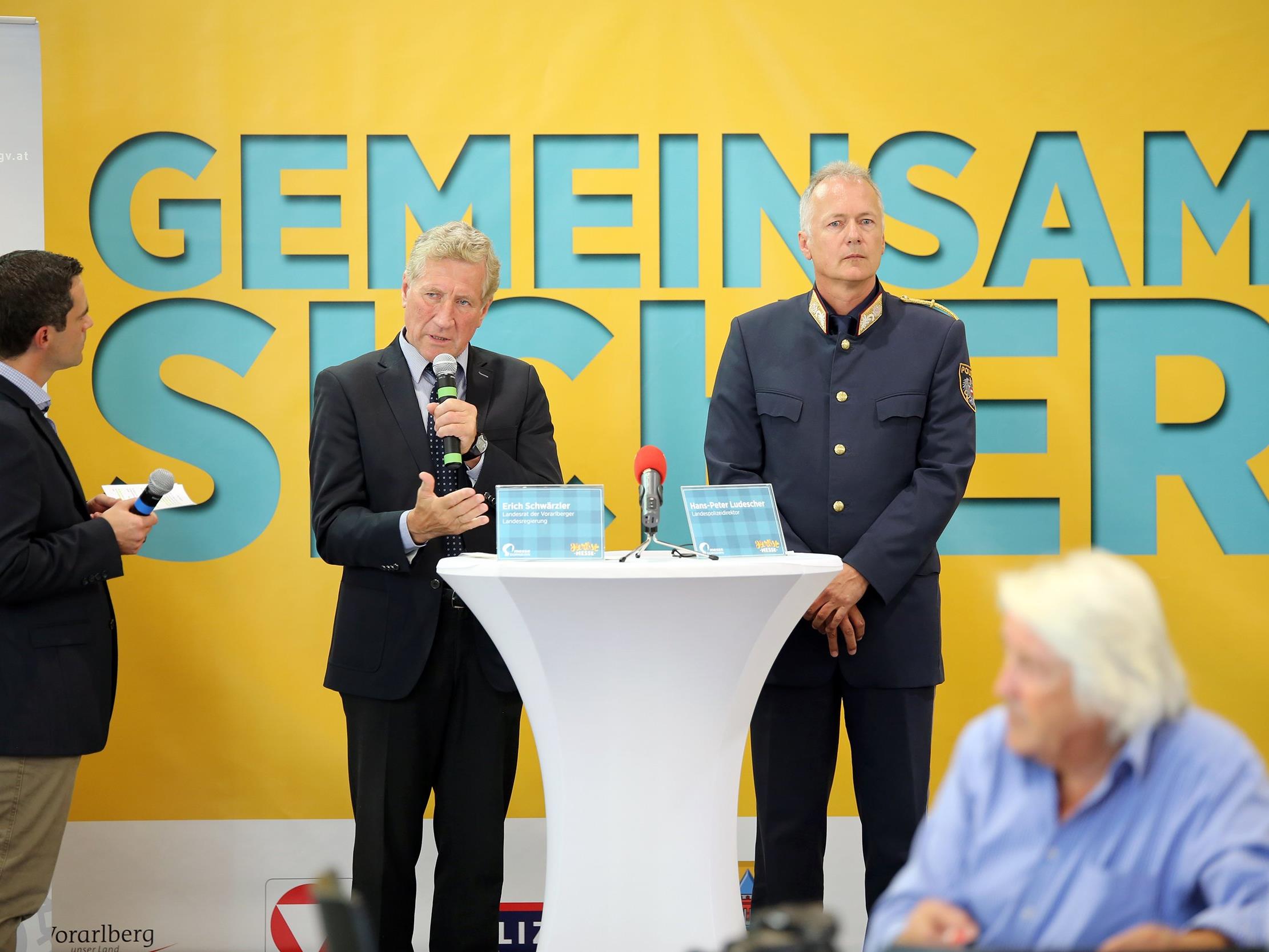 Sicherheitslandesrat Erich Schwärzler und Landespolizeidirektor Hans-Peter Ludescher bei der Pressekonferenz der Herbstmesse