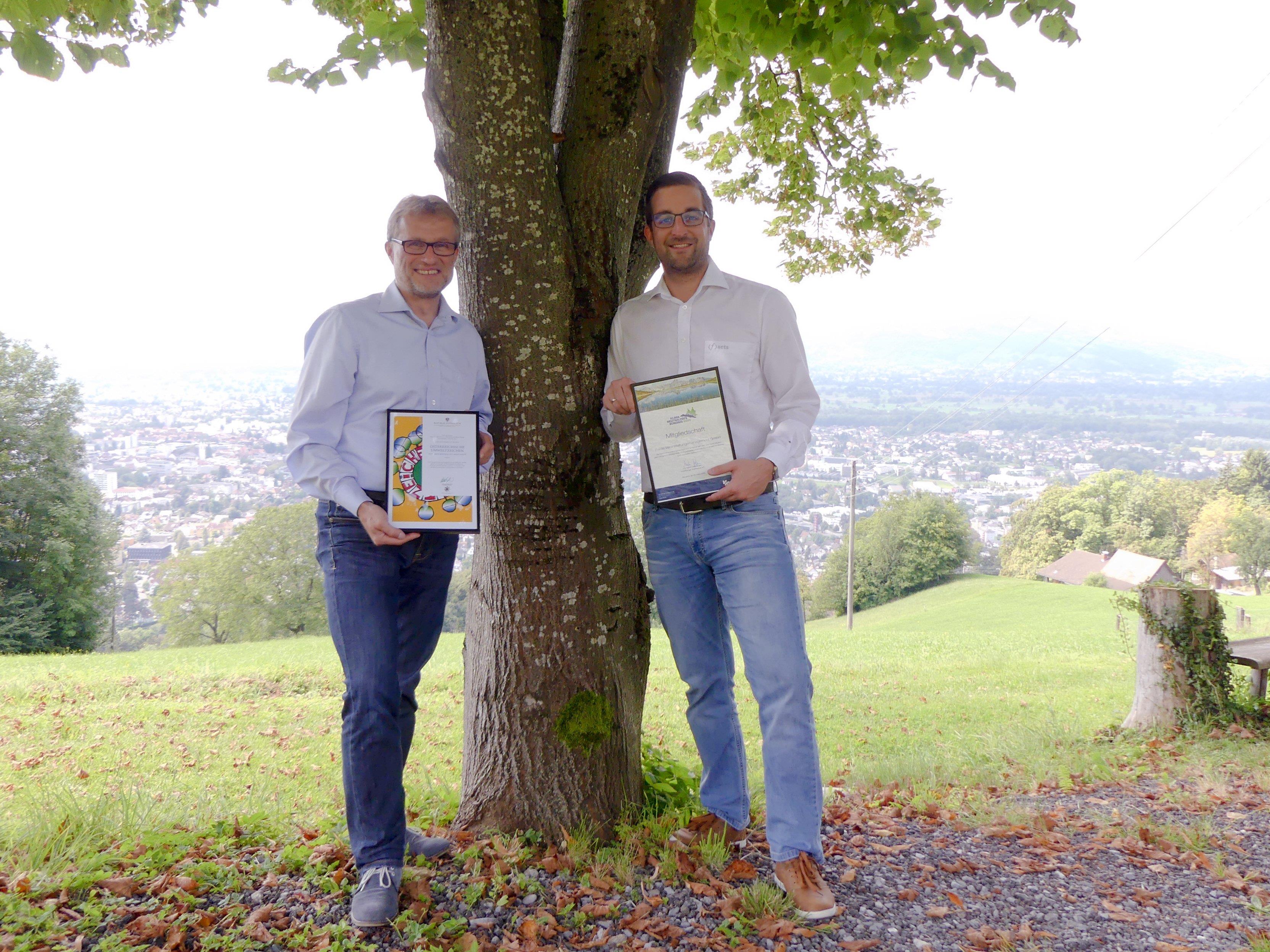 Freuen sich über die Auszeichnung mit dem österreichischen Umweltzeichen „Green Meetings & Events“: (f)acts-Geschäftsführer Wolfgang Schwarzmann und Green-Event-Beauftragter Florian Staudacher (rechts).