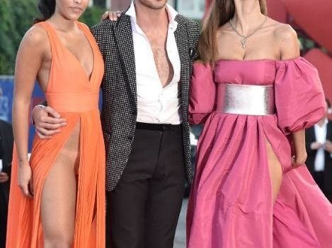 Heiße Roben am roten Teppich in Venedig. Heiße Roben am roten Teppich in Venedig.