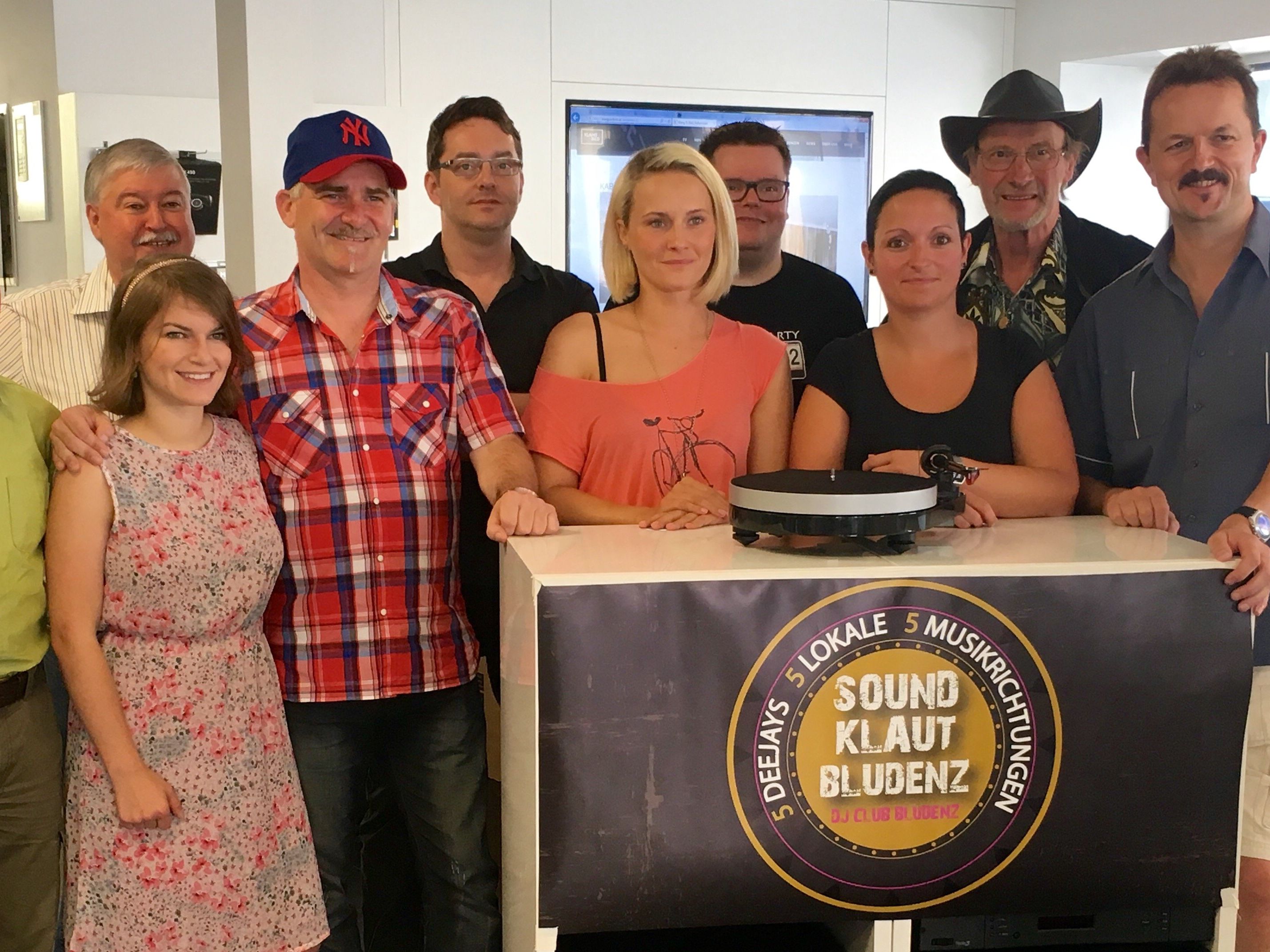 Gelungenes DJ-Fest mit Hauptgewinner Reinhard Dobler (rechts). Gelungenes DJ-Fest mit Hauptgewinner Reinhard Dobler (rechts).
