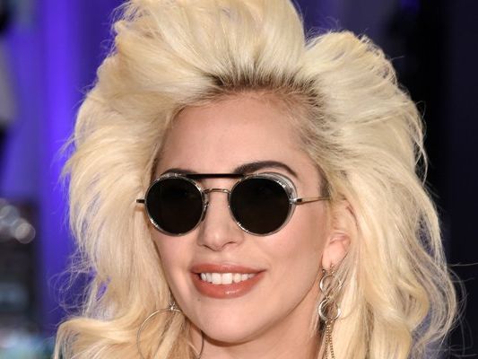 Die Künstlerin kennt auch die Schattenseiten der Popularität. Die Künstlerin kennt auch die Schattenseiten der Popularität.