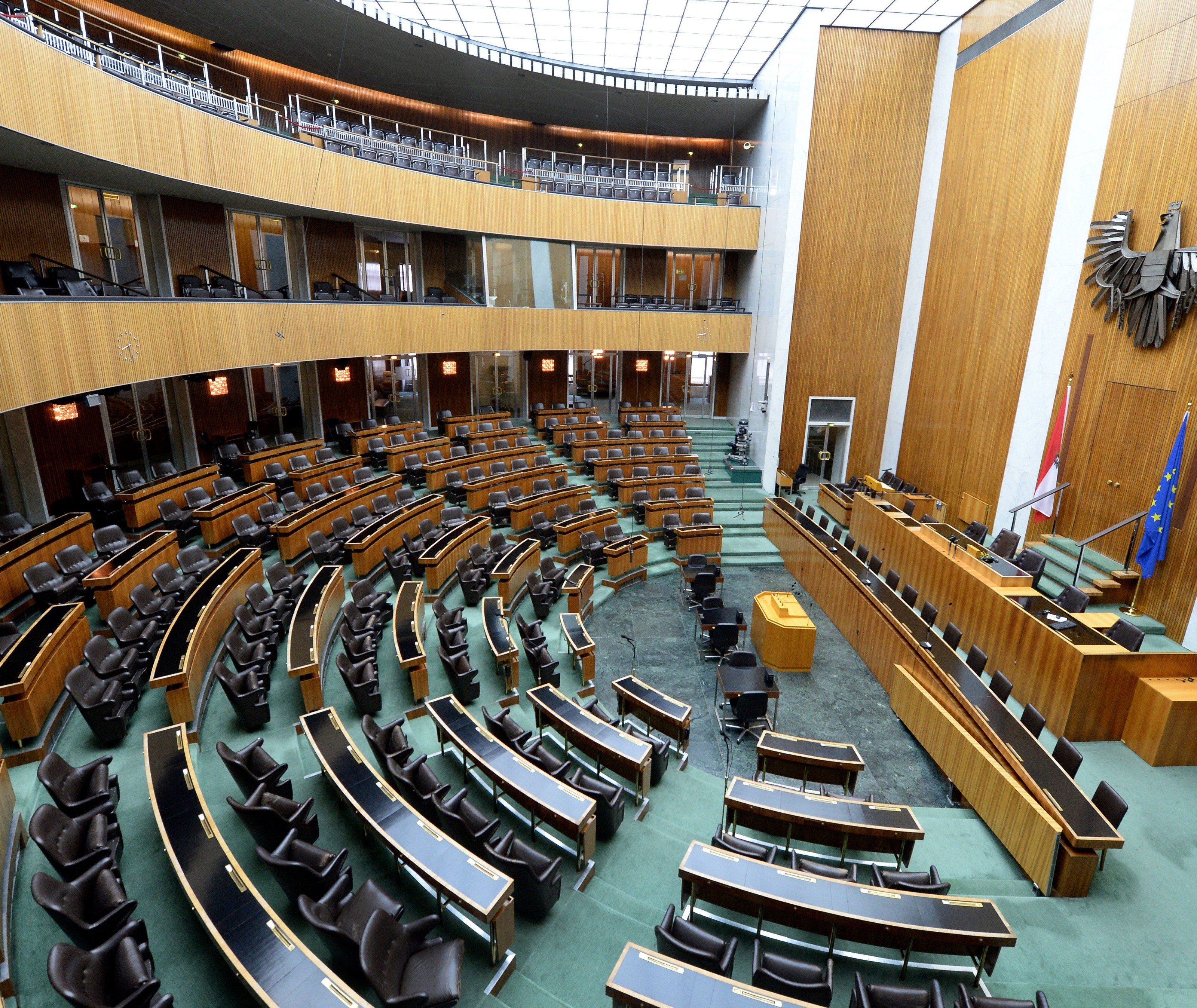 Im Nationalrat im Parlament wird am Mittwoch die Wahl-Verschiebung beschlossen Im Nationalrat im Parlament wird am Mittwoch die Wahl-Verschiebung beschlossen