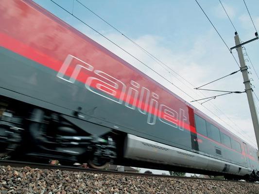 Mit dem neuen Fahrplan, der ab Dezember gelten wird, fäht in Zukunft stündlich ein Railjet aus Ostösterreich nach Vorarlberg.