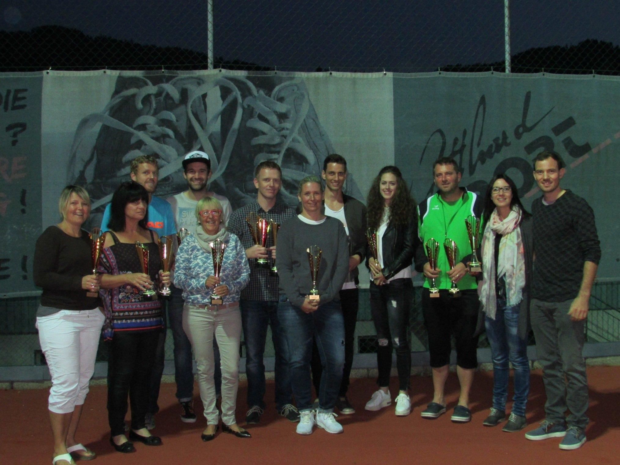 Die Sieger der 1. Bregenzerwälder Sport Gotthard Tennismeisterschaft.