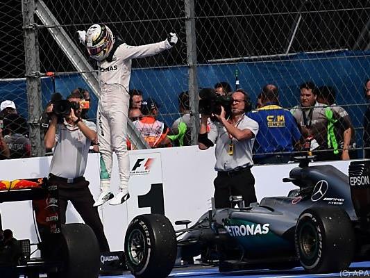 Die Freude bei Lewis Hamilton ist groß