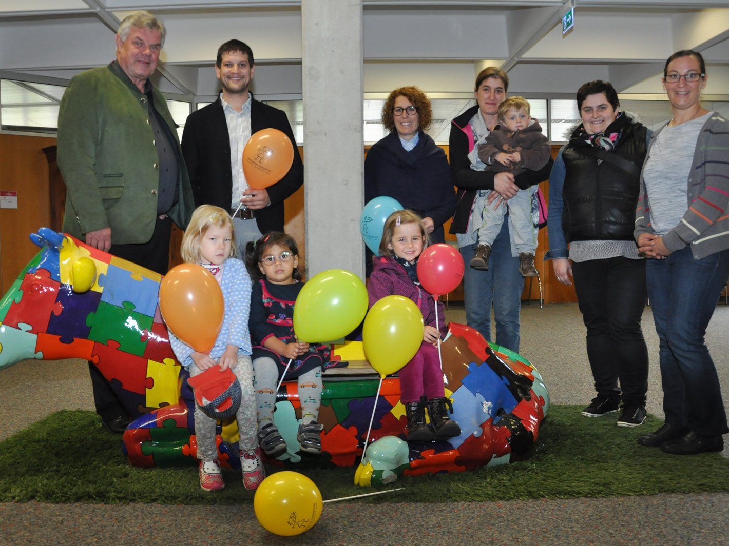 Beim Besuch der Tagesmütter und Tageskinder bei Bürgermeister Mandi Katzenmayer wurde viel gelacht. Beim Besuch der Tagesmütter und Tageskinder bei Bürgermeister Mandi Katzenmayer wurde viel gelacht.