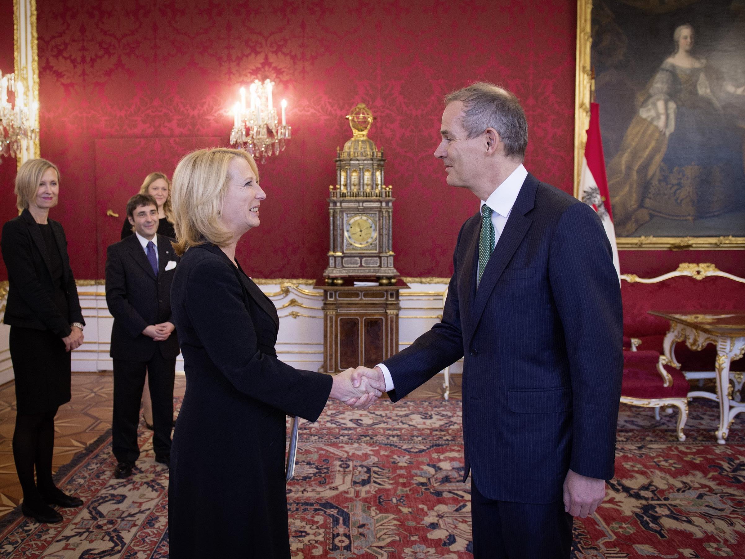Nationalratspräsidentin Doris Bures beim Empfang der neuen Botschafter in der Präsidentschaftskanzlei in Wien.