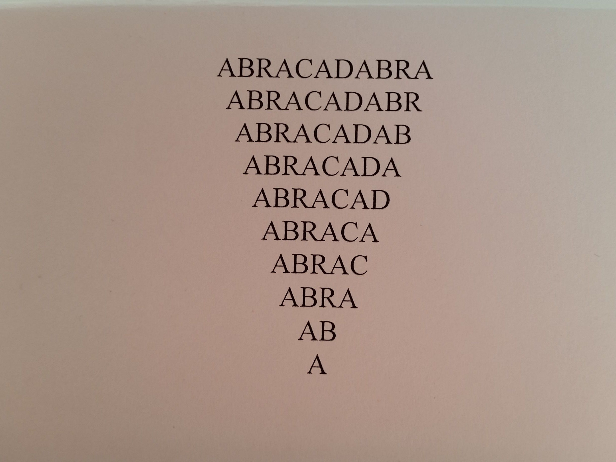 Mit dieser Zauberformel im Besitz der Stiftsbibliothek soll das Fieber ebenso vergehen wie die Buchstaben des Zauberwortes abnehmen. Mit dieser Zauberformel im Besitz der Stiftsbibliothek soll das Fieber ebenso vergehen wie die Buchstaben des Zauberwortes abnehmen.