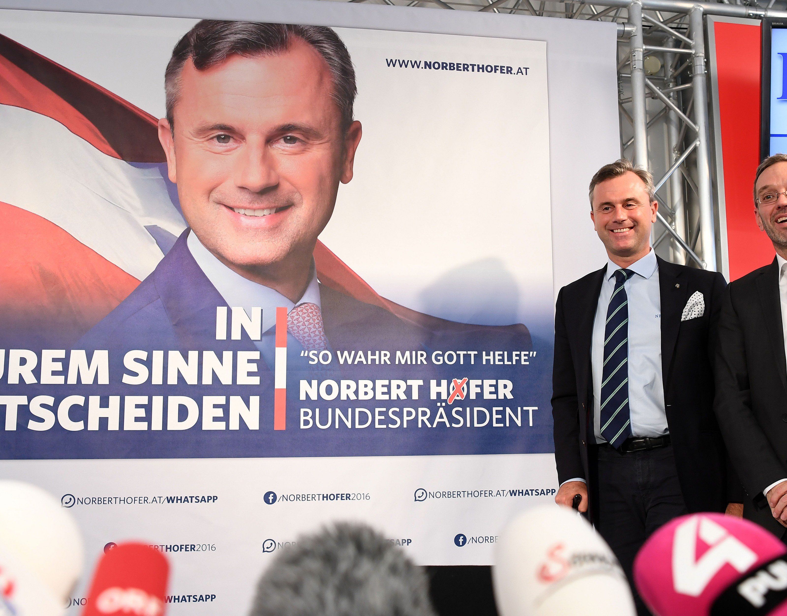 Die neuen Plakate der Hofer-Wahlkampagne wurden präsentiert und aufgehängt Die neuen Plakate der Hofer-Wahlkampagne wurden präsentiert und aufgehängt