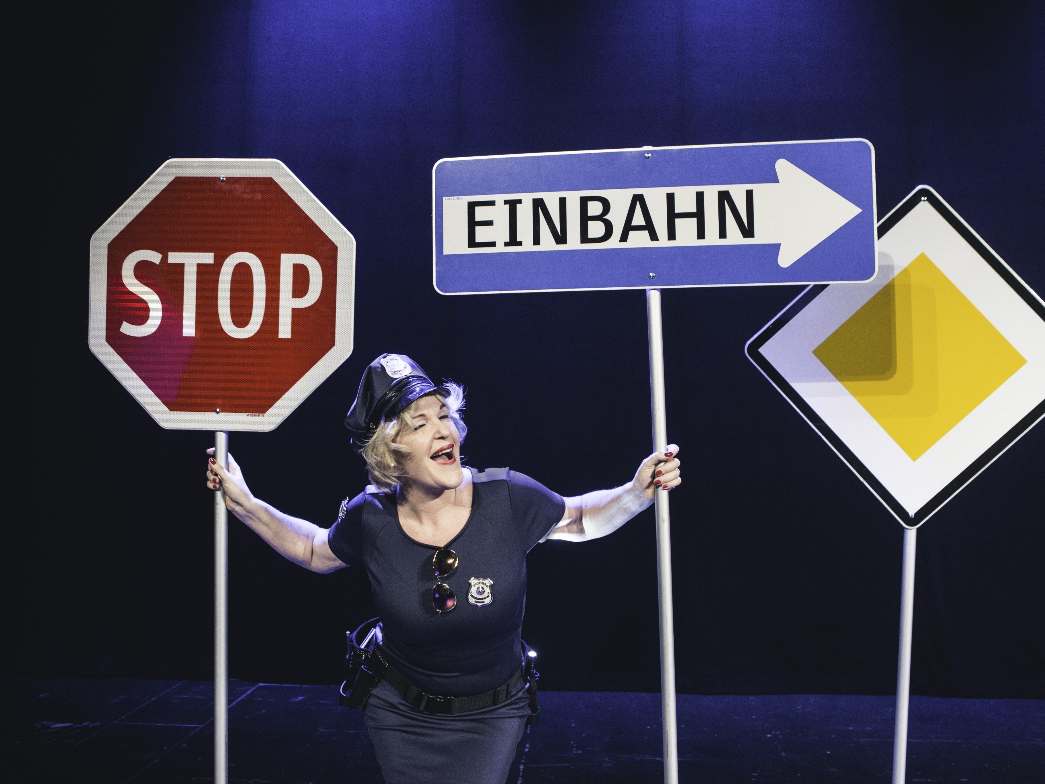 Das neue Kabarett von Barbara Balldini feiert am 10. November in Götzis Premiere