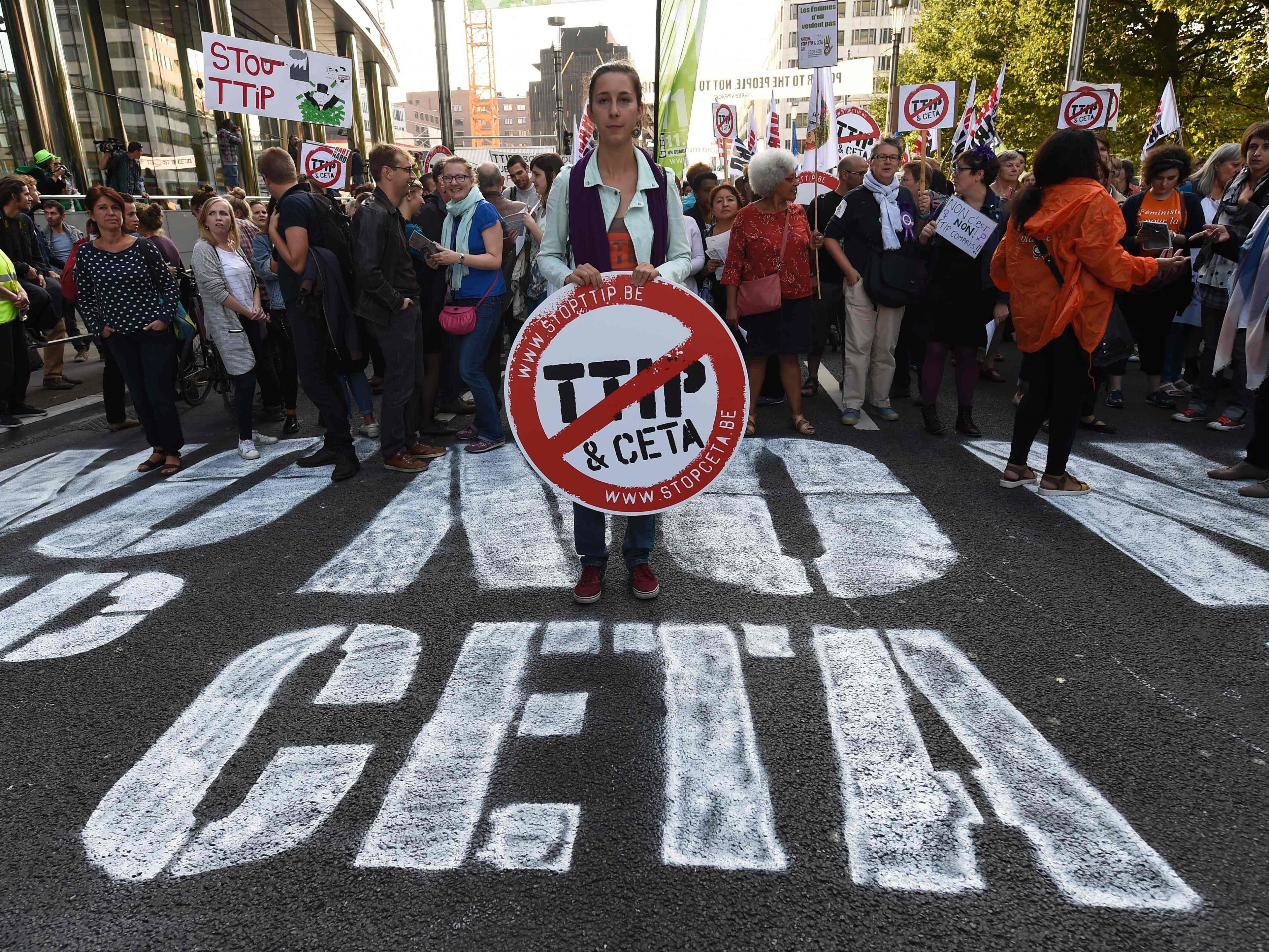 Proteste gegen CETA in Belgien. Das Land hat das CETA-Abkommen heute im EU-Handelsrat blockiert.