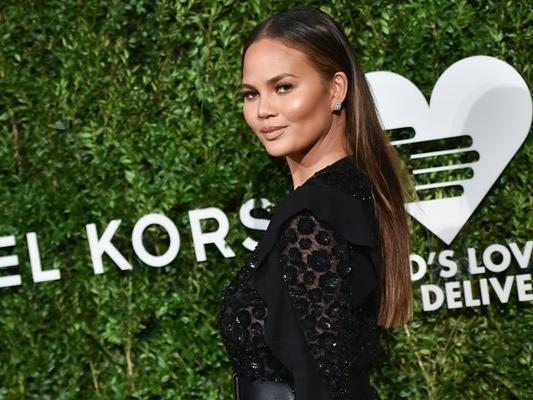 Model Chrissy Teigen gibt sich auf Instagram sehr freizügig.