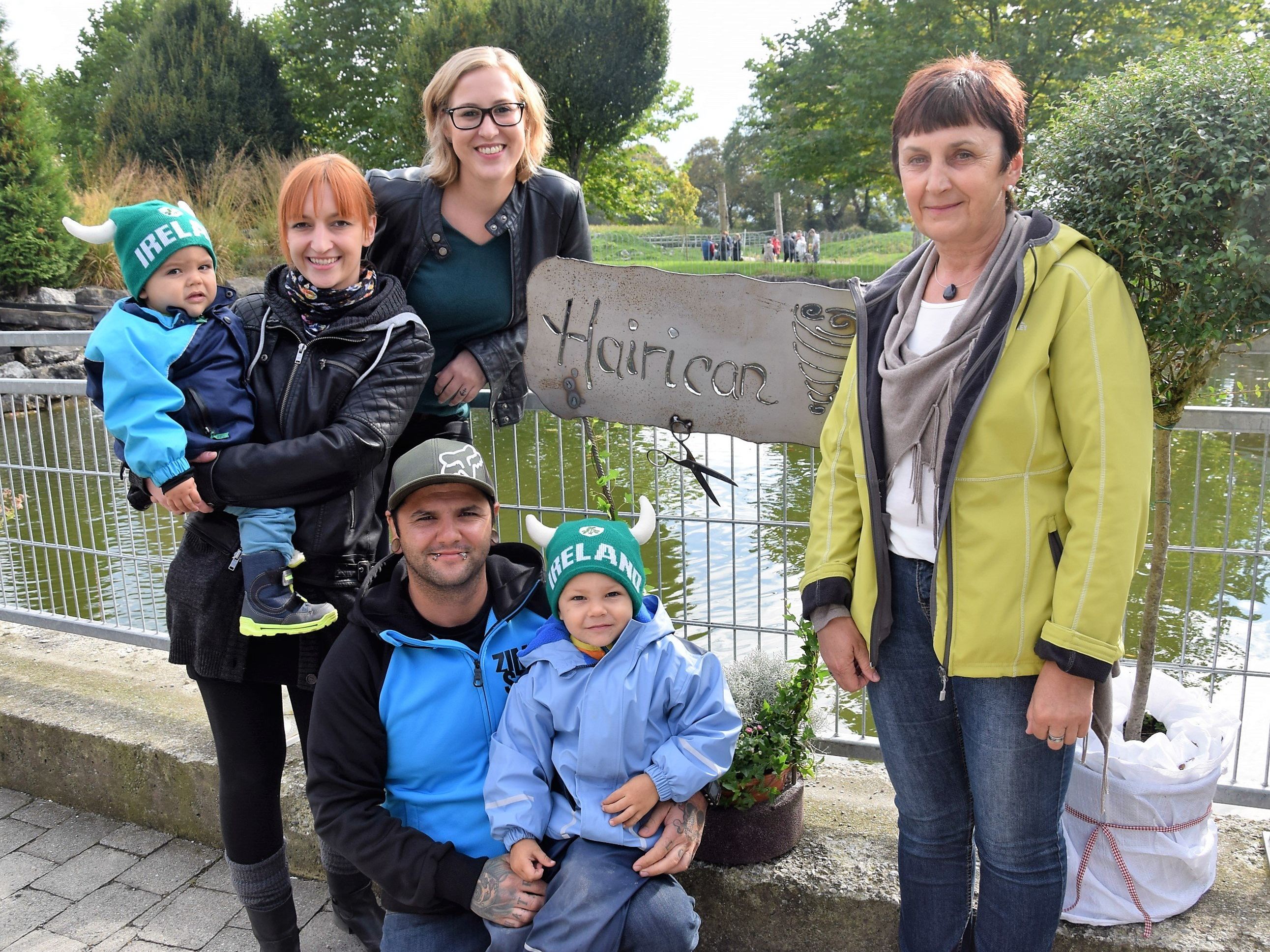 Hatten guten Grund zum Feiern: v.l. Patricia Gesson mit Pius, Sarah, Jules und Marvin, Mutter Ella Hatten guten Grund zum Feiern: v.l. Patricia Gesson mit Pius, Sarah, Jules und Marvin, Mutter Ella