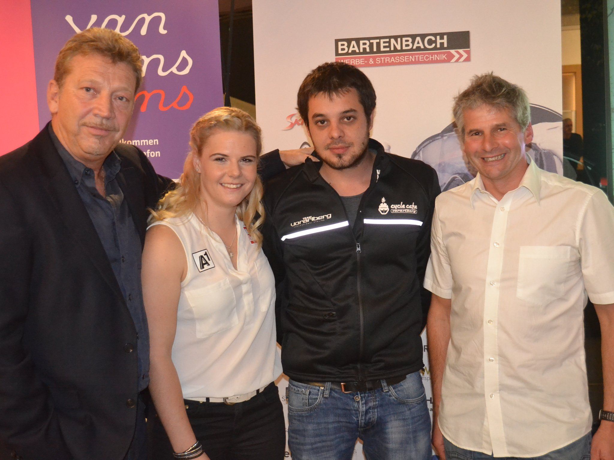 Viel „Rückenwind“ für Kerstin Nicolussi durch Stefan Jutz, Thomas Glinik und Egon Meier. Viel „Rückenwind“ für Kerstin Nicolussi durch Stefan Jutz, Thomas Glinik und Egon Meier.