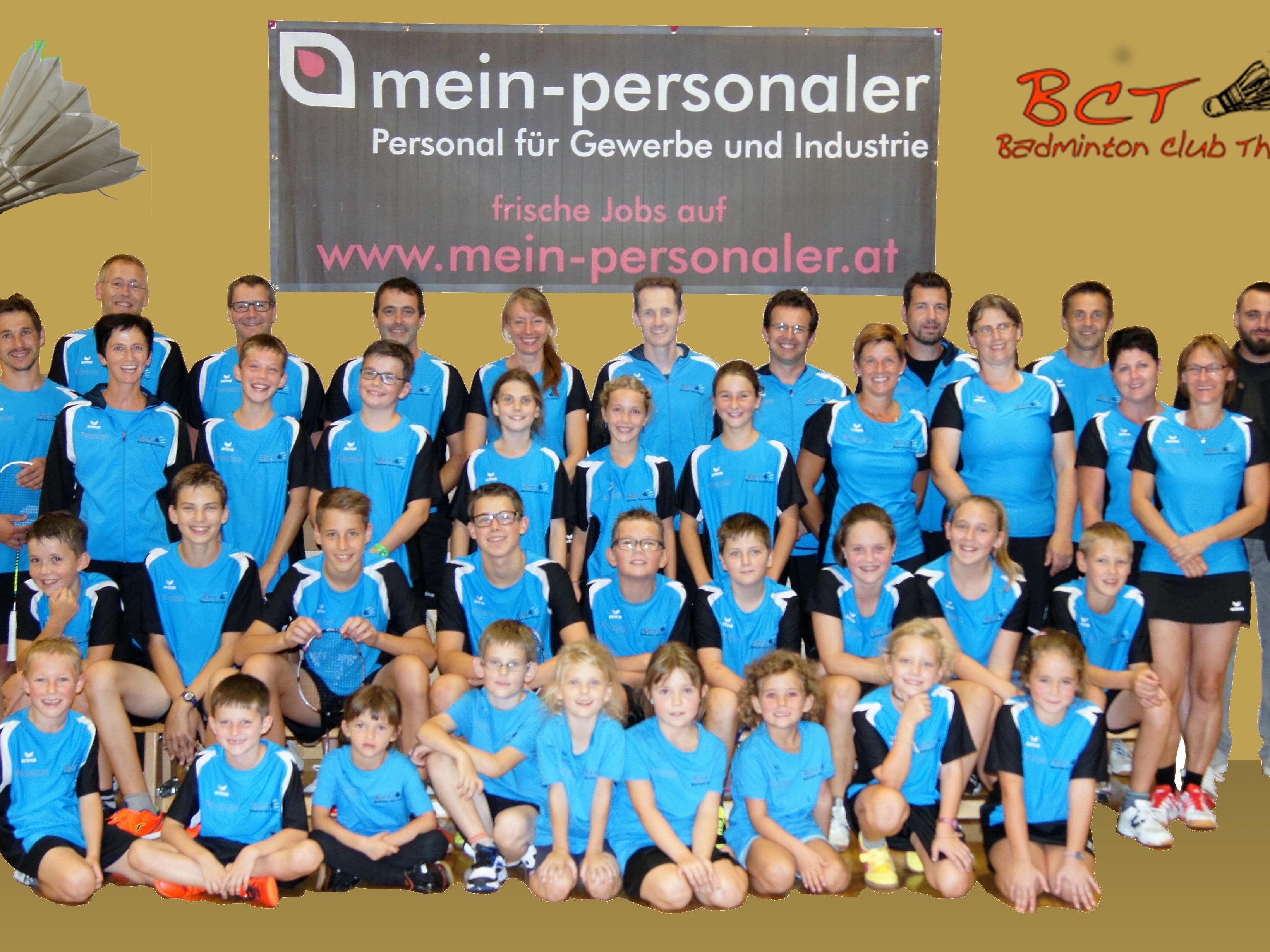Die Mitglieder des Badmintonclub Thüringen strahlen im neuen Outfit
