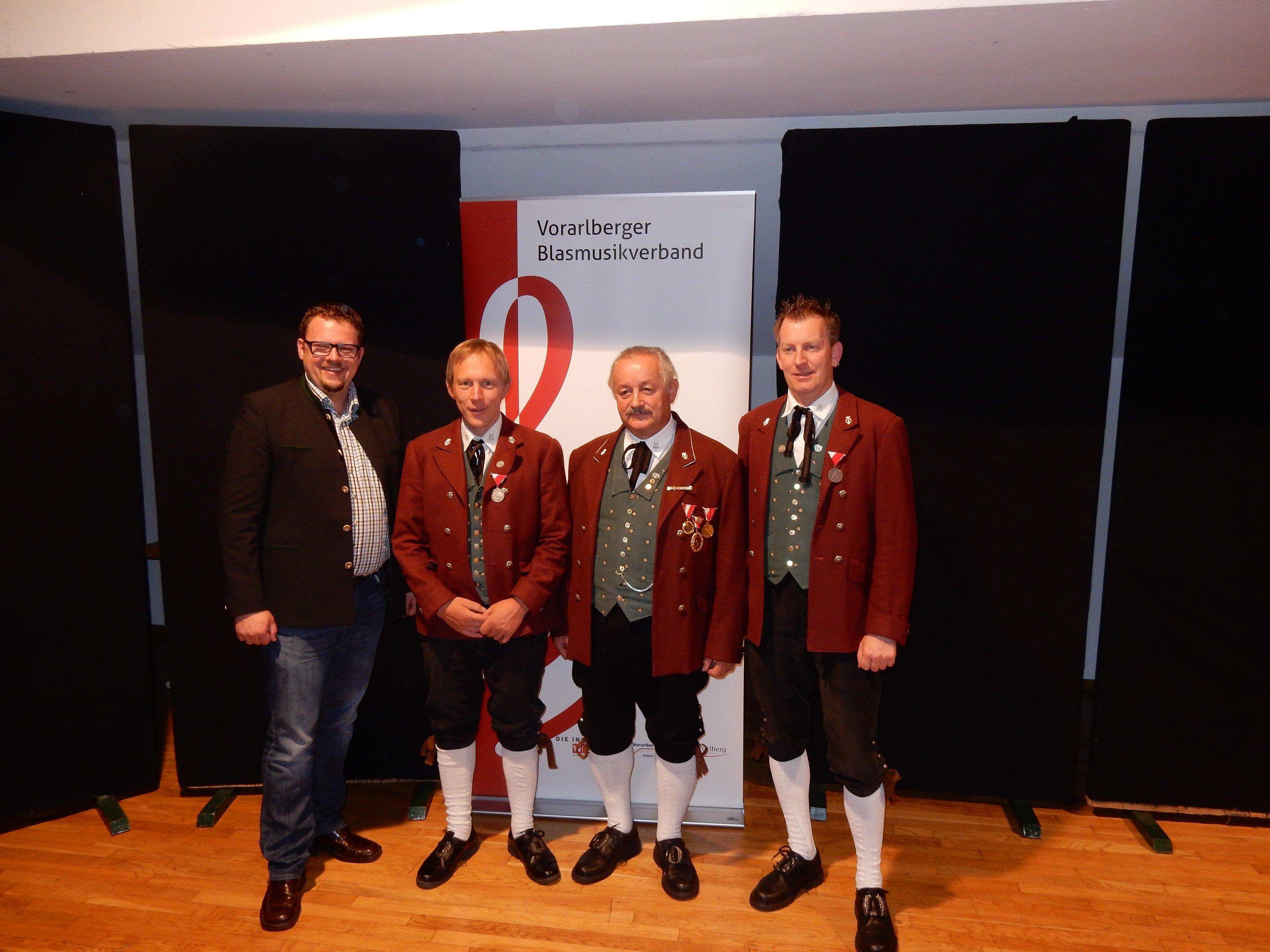 v.li.: Bgm. Matthias Luger, Bernhard Vierhauser, Willi Bitschnau und Gerhard Walch