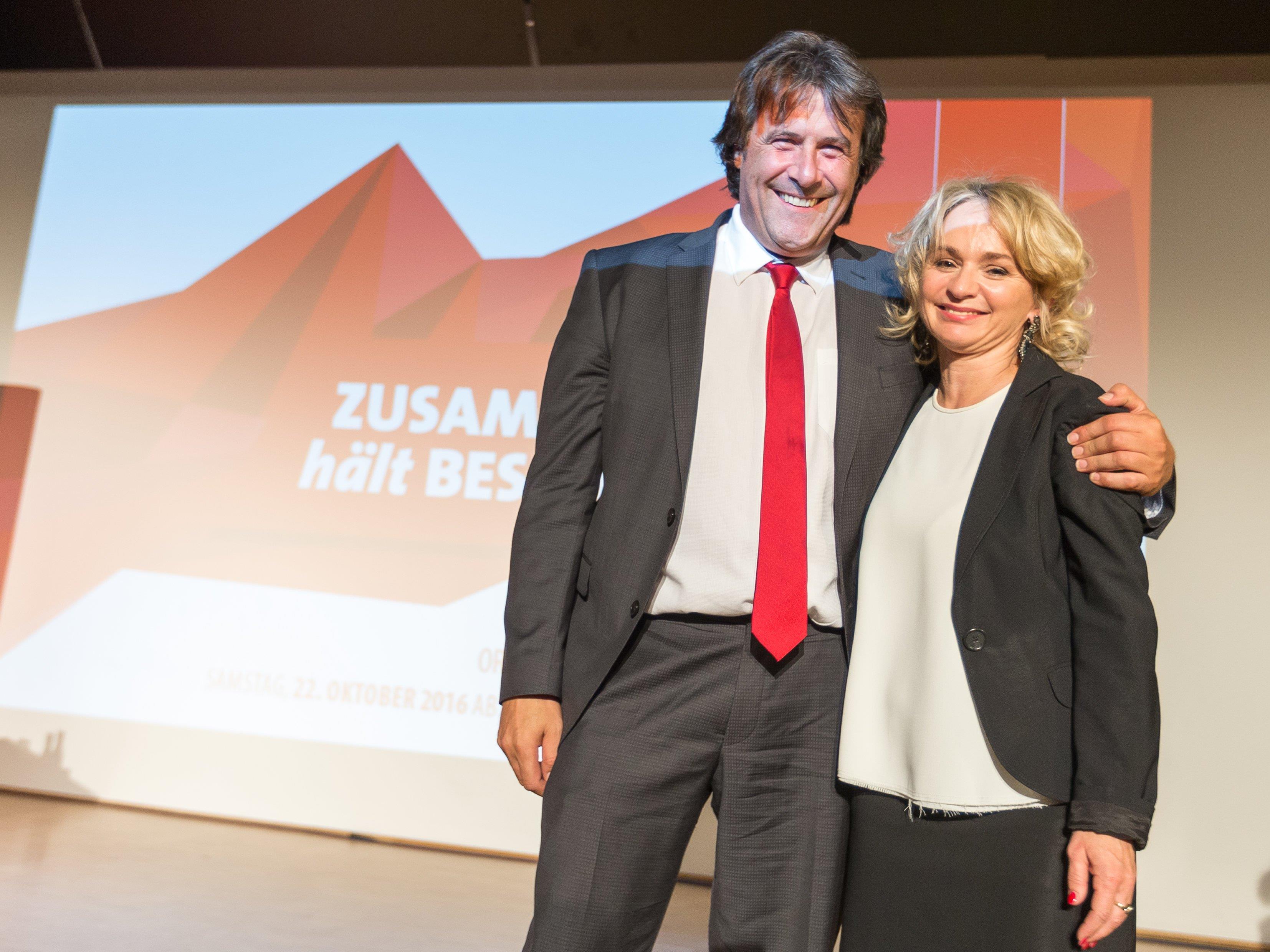 Der scheidende Tiroler SPÖ-Chef Ingo Mayr mit seiner Nachfolgerin Elisabeth Blanik.