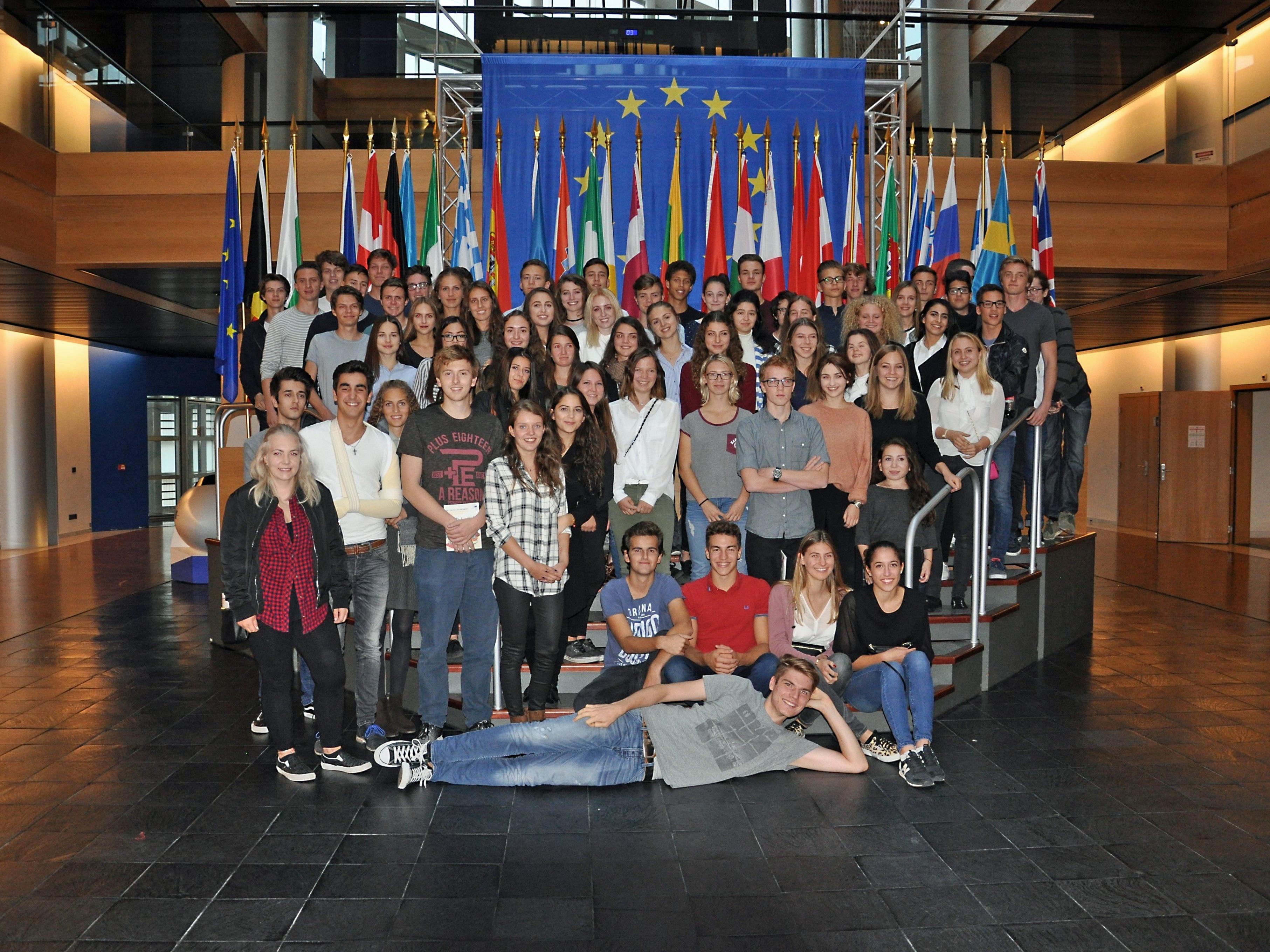 Die Schüler der achten Klassen des BGD bei ihrem Besuch im EU-Parlament.