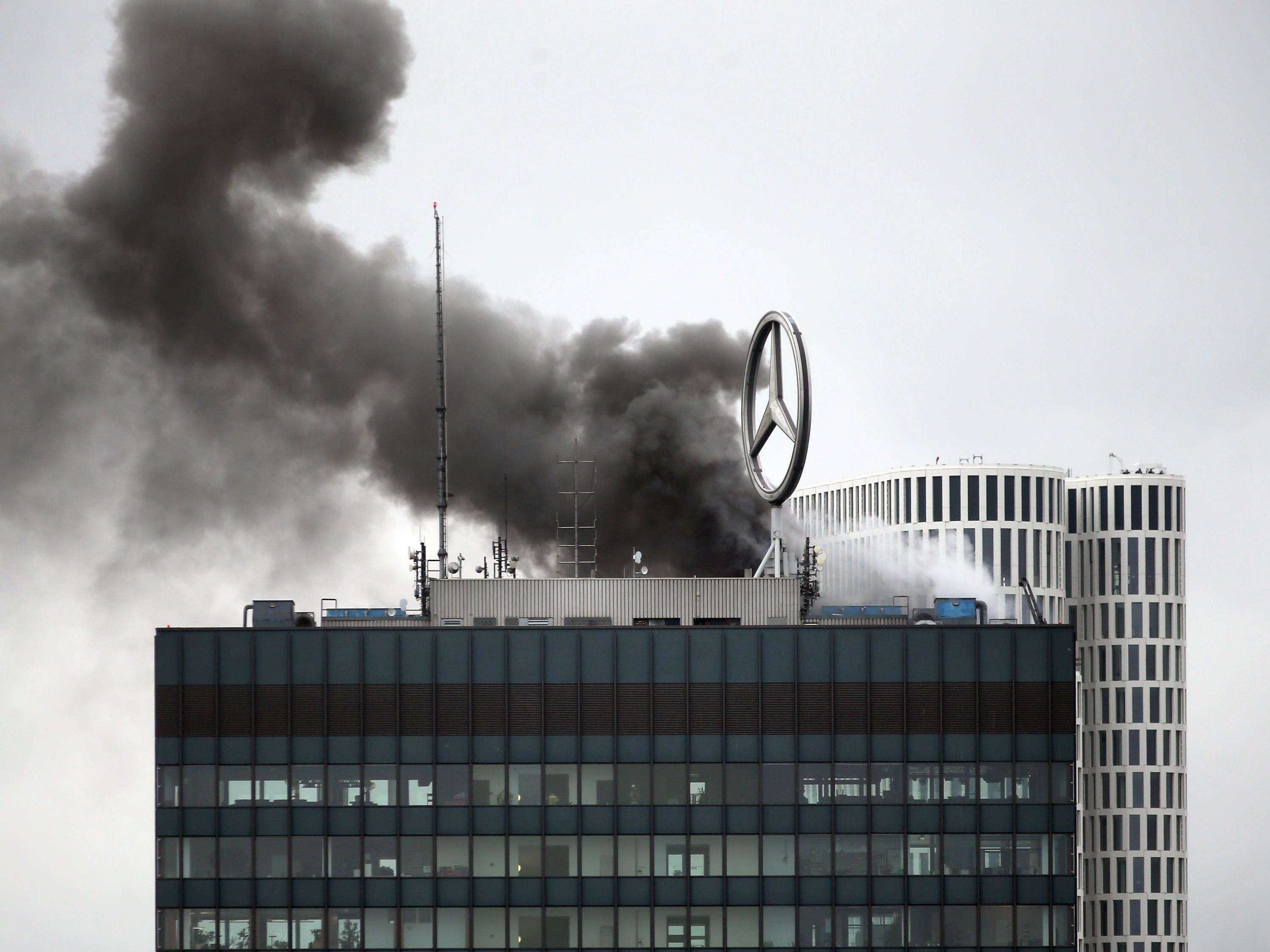 Brand auf dem Dach des Berliner Europacenters.
