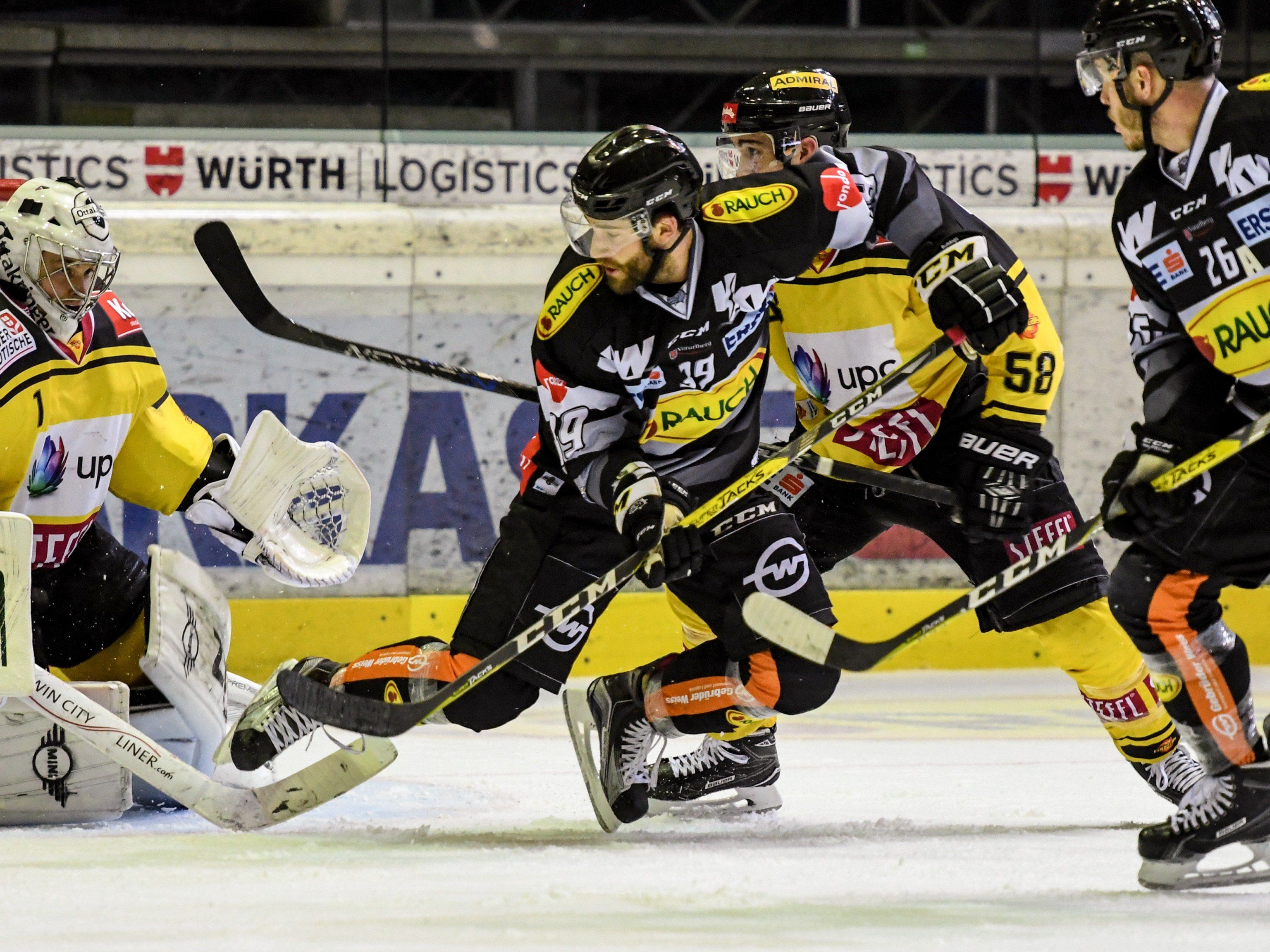 Die Zuseher in Dornbirn sahen eine hart umkämpfte Partie. Die Zuseher in Dornbirn sahen eine hart umkämpfte Partie.